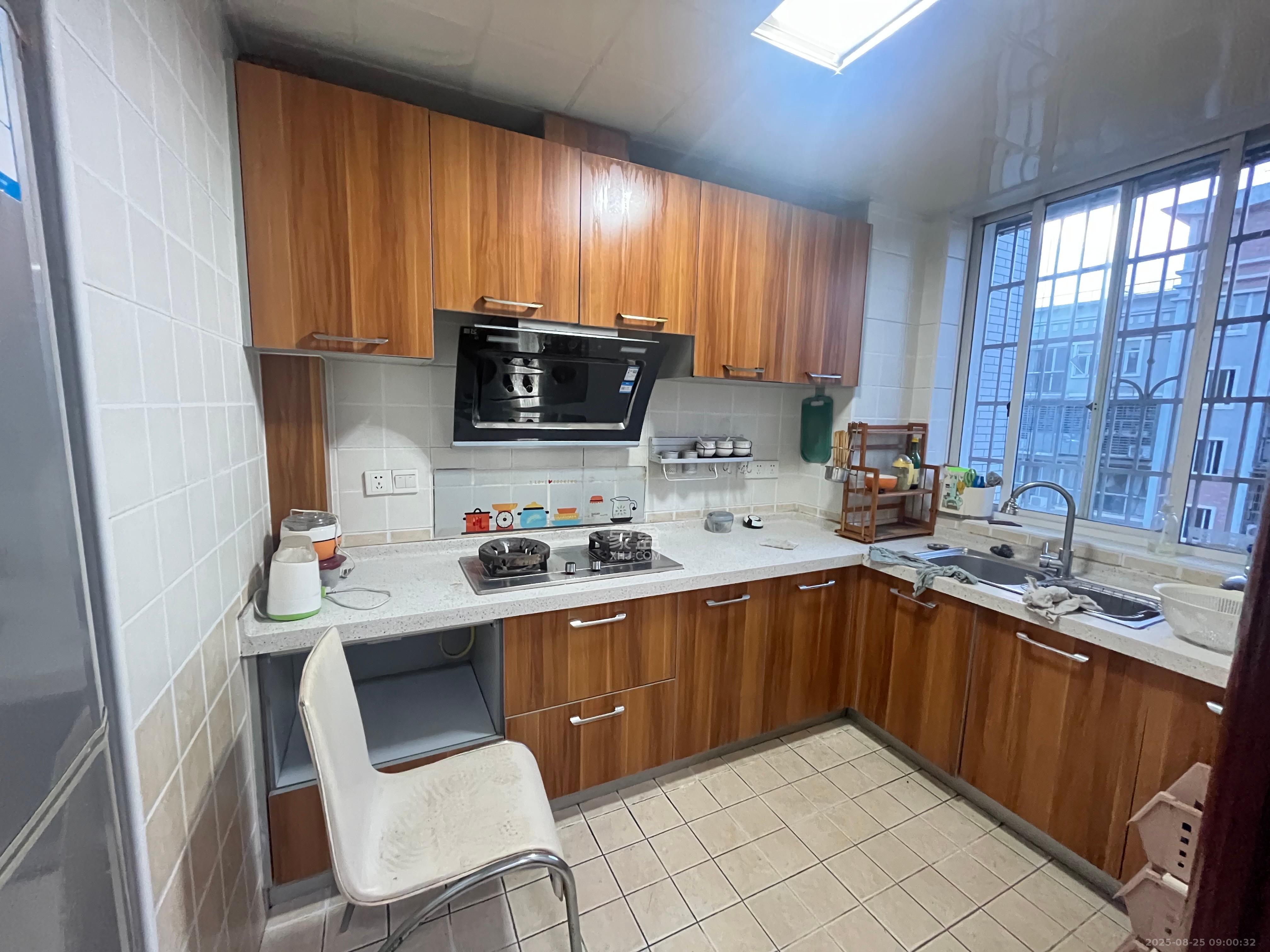 福乐康城 3室2厅2卫 2400.00元/月 福乐康城 3室2厅2卫 2400.00元/月室内图