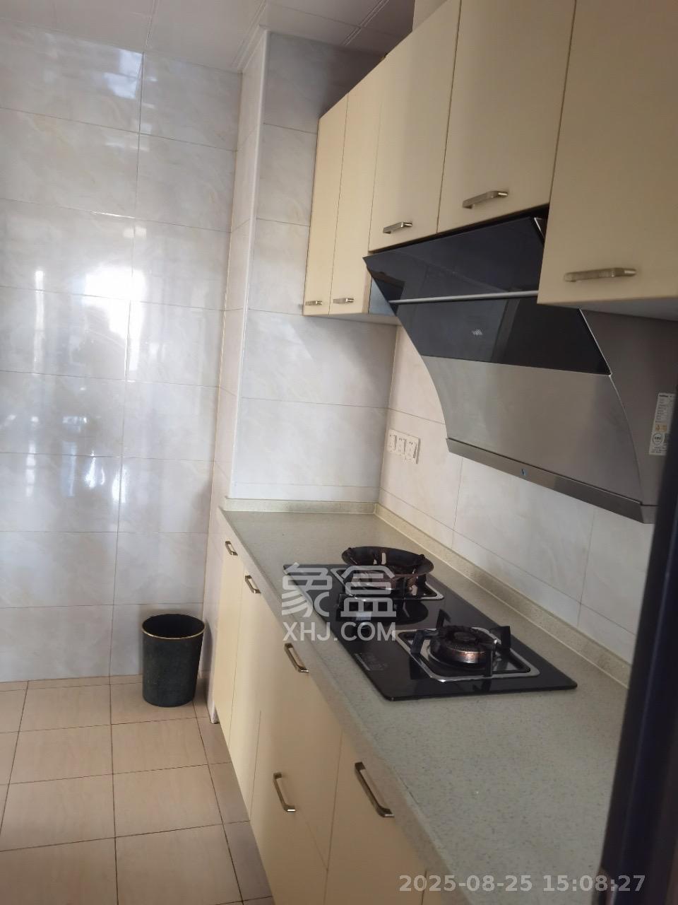 长房半岛蓝湾（观山月）  3室2厅1卫    2600.0元/月室内图