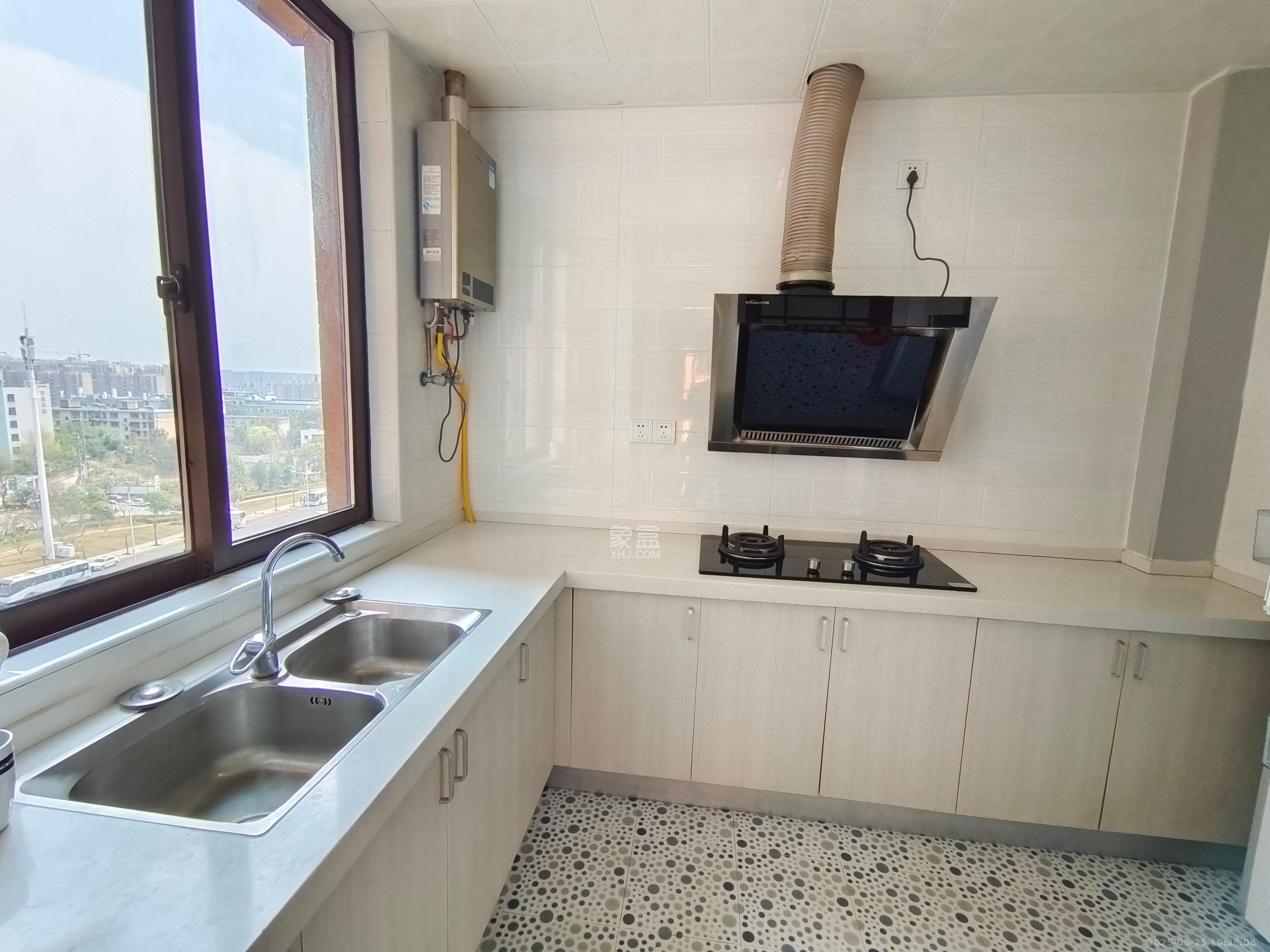 鑫远和城(一、二期) 3室2厅2卫 2200.0元/月 鑫远和城(一、二期) 3室2厅2卫 2200.0元/月室内图