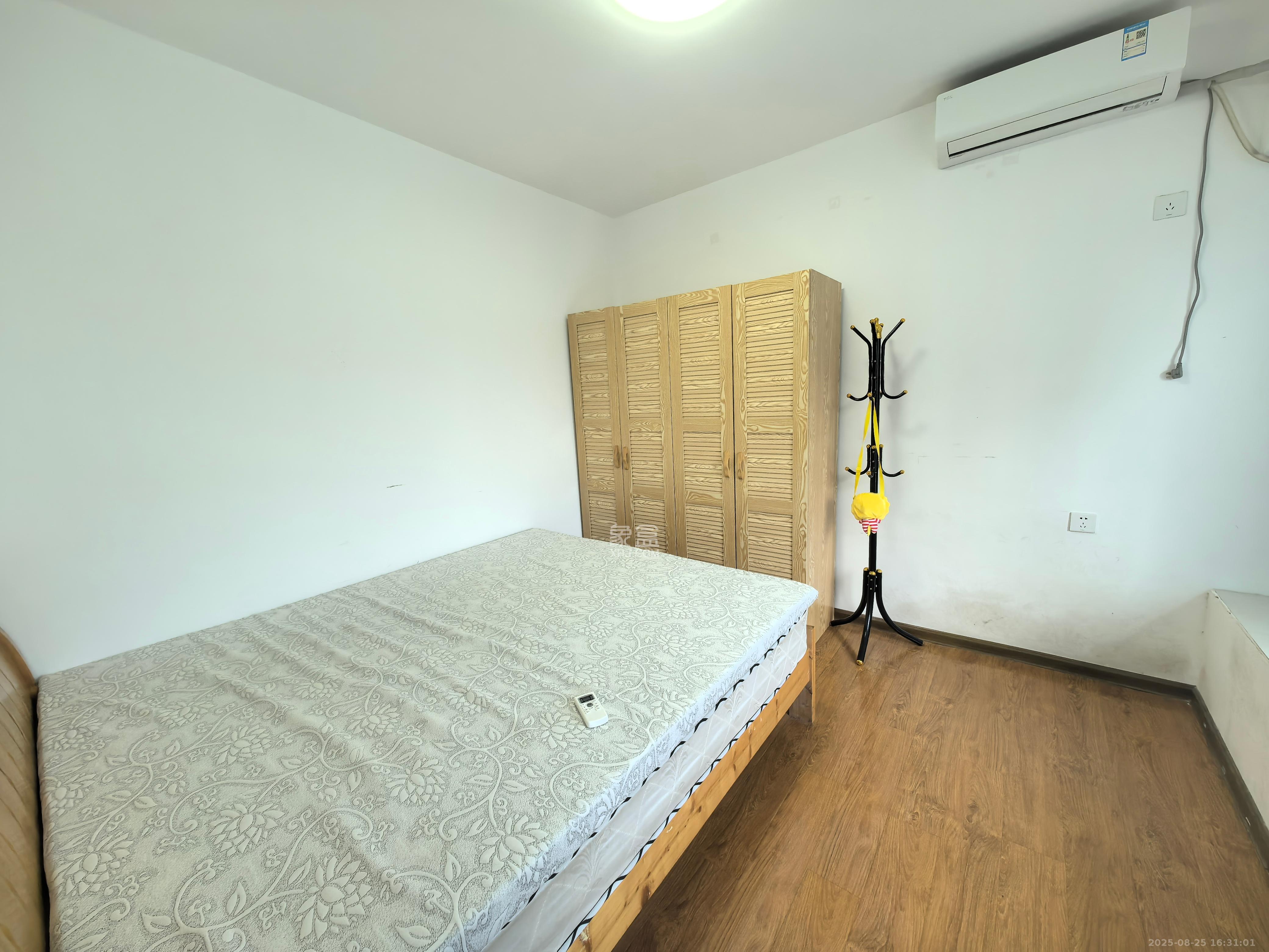 万国城(当代满庭春MOMA)三期  1室2厅1卫    2200.0元/月 万国城(当代满庭春MOMA)三期  1室2厅1卫    2200.0元/月室内图