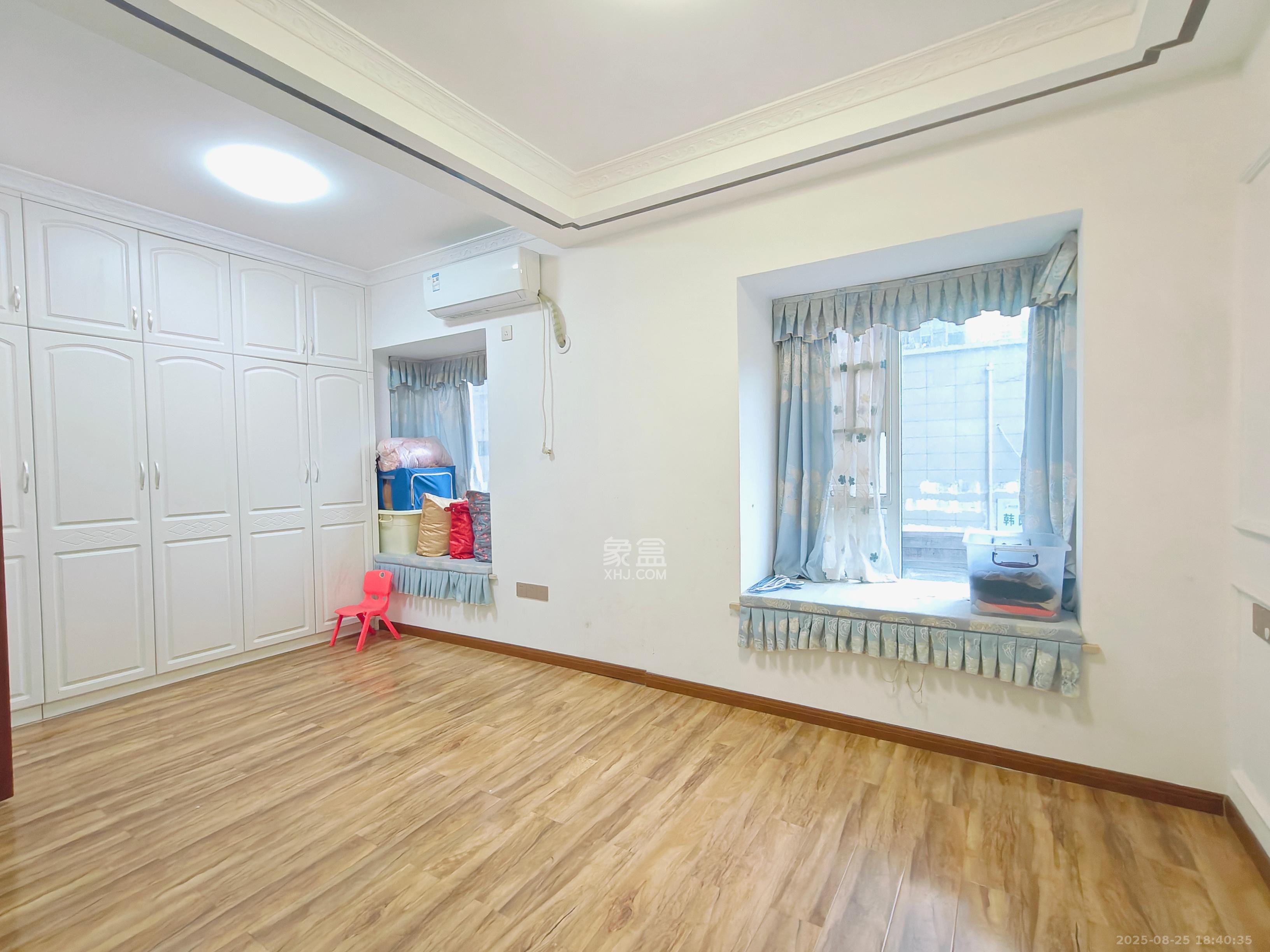 荣盛花语城  4室2厅2卫    3200.0元/月 荣盛花语城  4室2厅2卫    3200.0元/月室内图