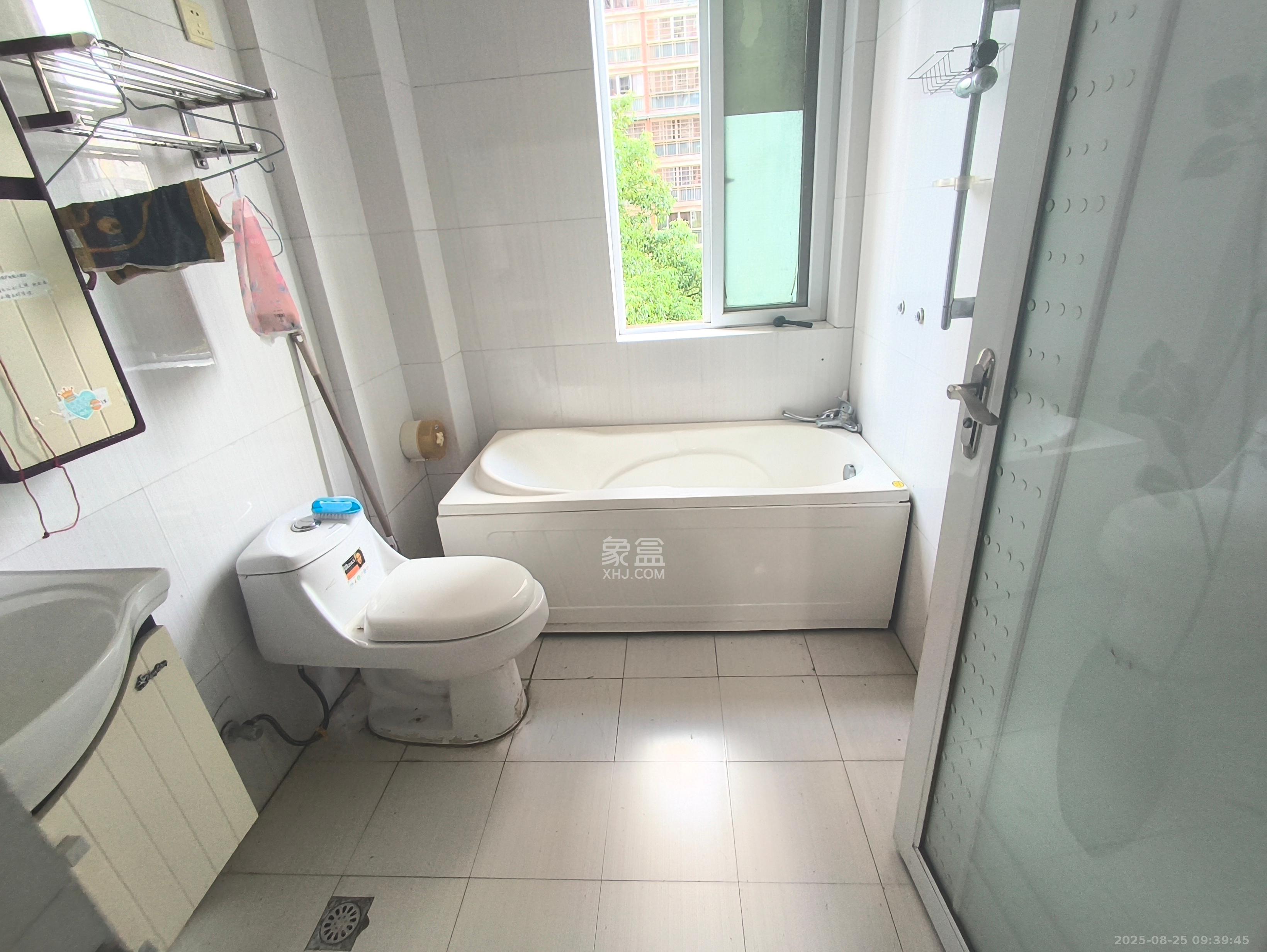 星城国际  3室2厅2卫    1400.0元/月室内图