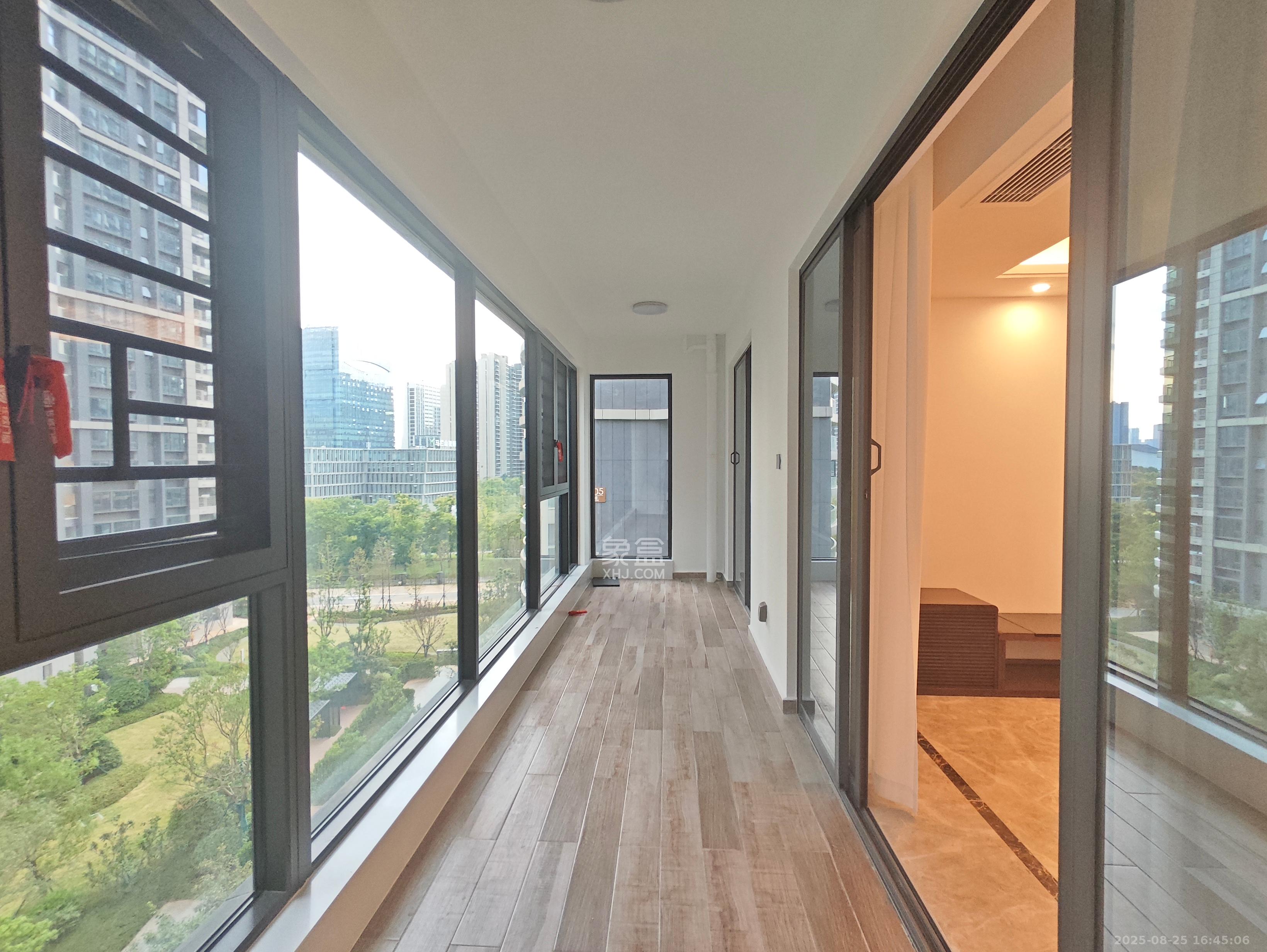 绿地V岛  4室2厅2卫    4500.0元/月 绿地V岛  4室2厅2卫    4500.0元/月室内图