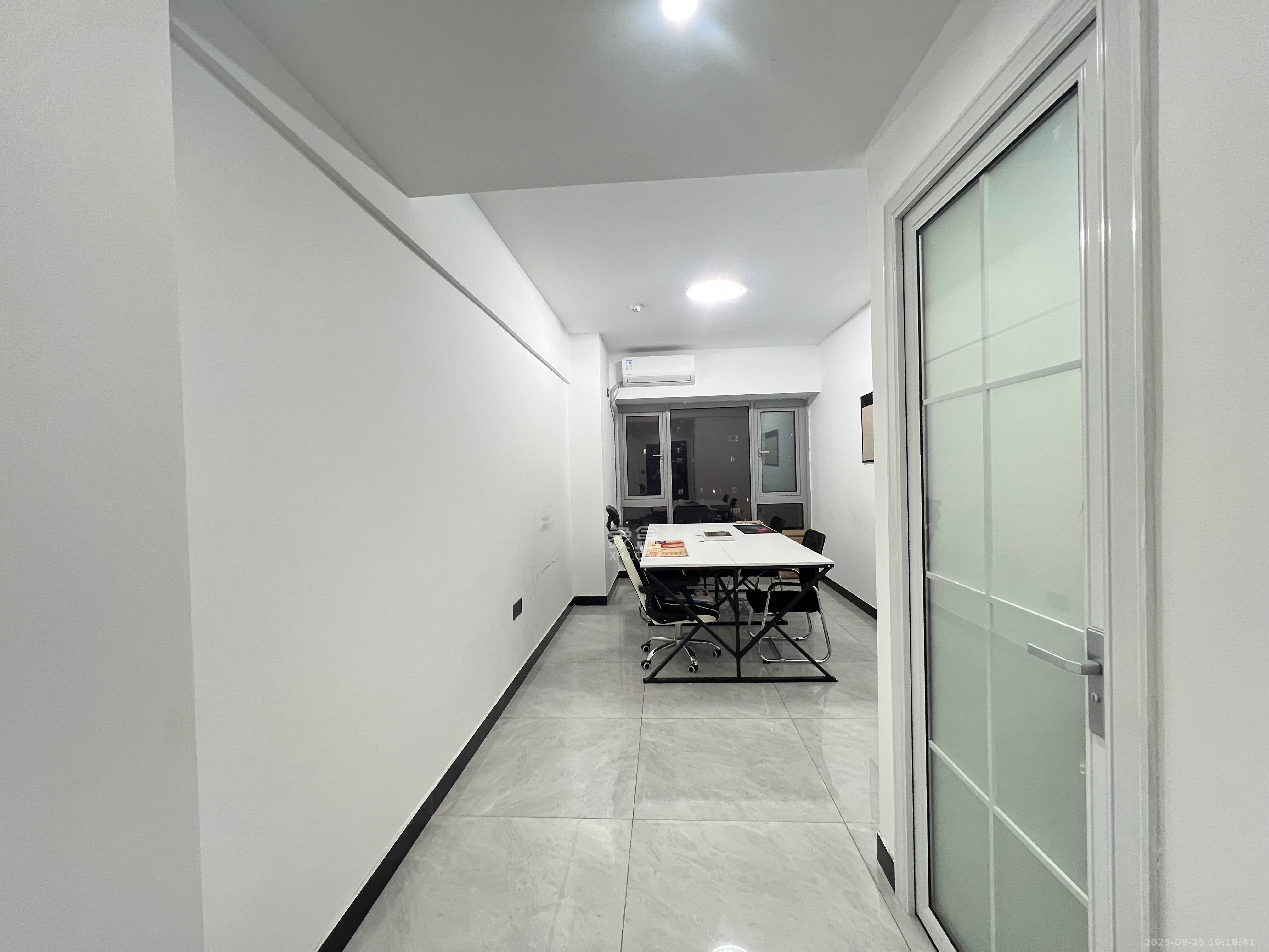 保利天禧EF区  1室0厅0卫    1300.0元/月 保利天禧EF区  1室0厅0卫    1300.0元/月室内图