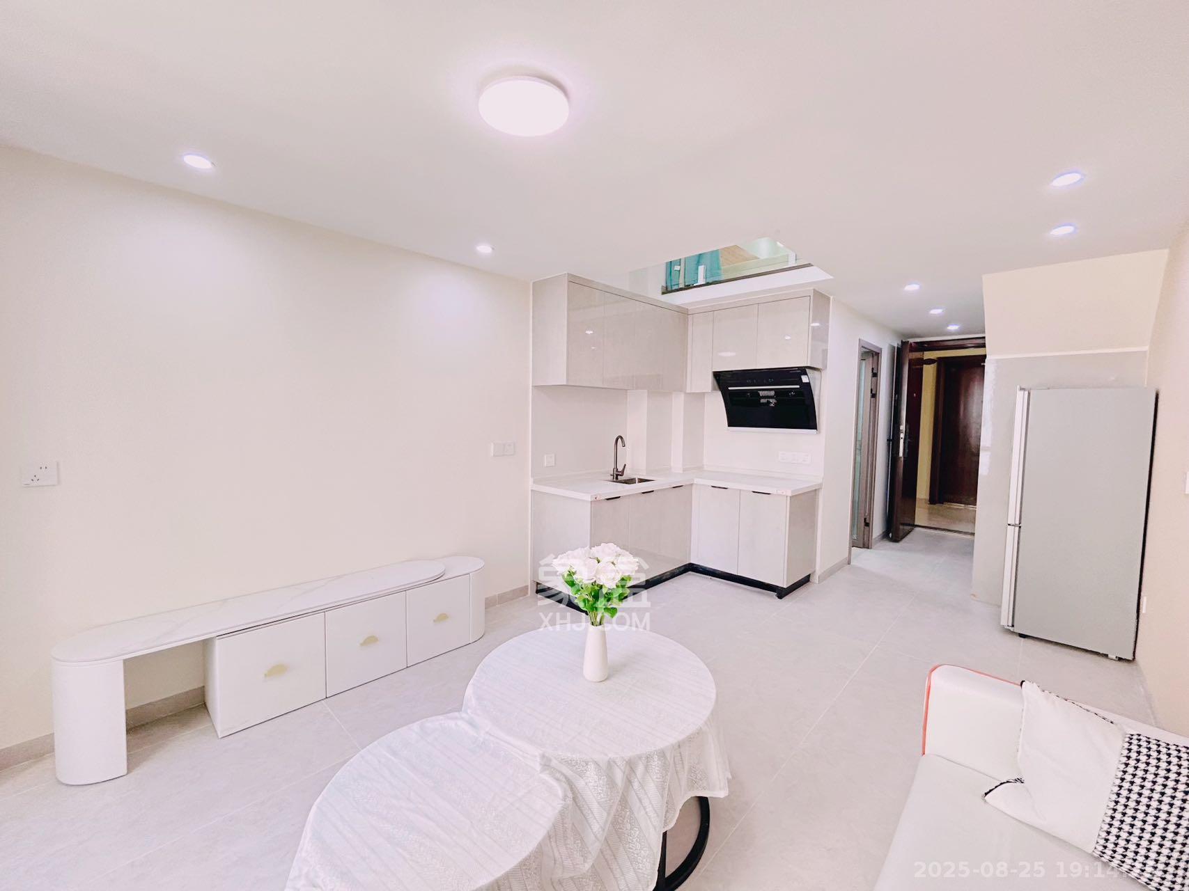 碧桂园城市之光  1室0厅0卫    2400.0元/月 碧桂园城市之光  1室0厅0卫    2400.0元/月室内图