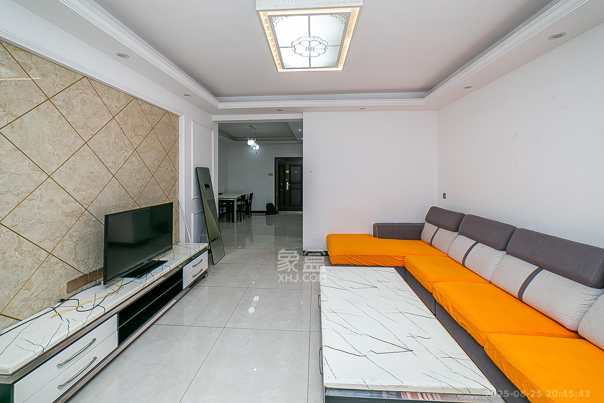 天鸿天府(天鸿中央大院)  3室2厅2卫    105.0万 天鸿天府(天鸿中央大院)  3室2厅2卫    105.0万客厅