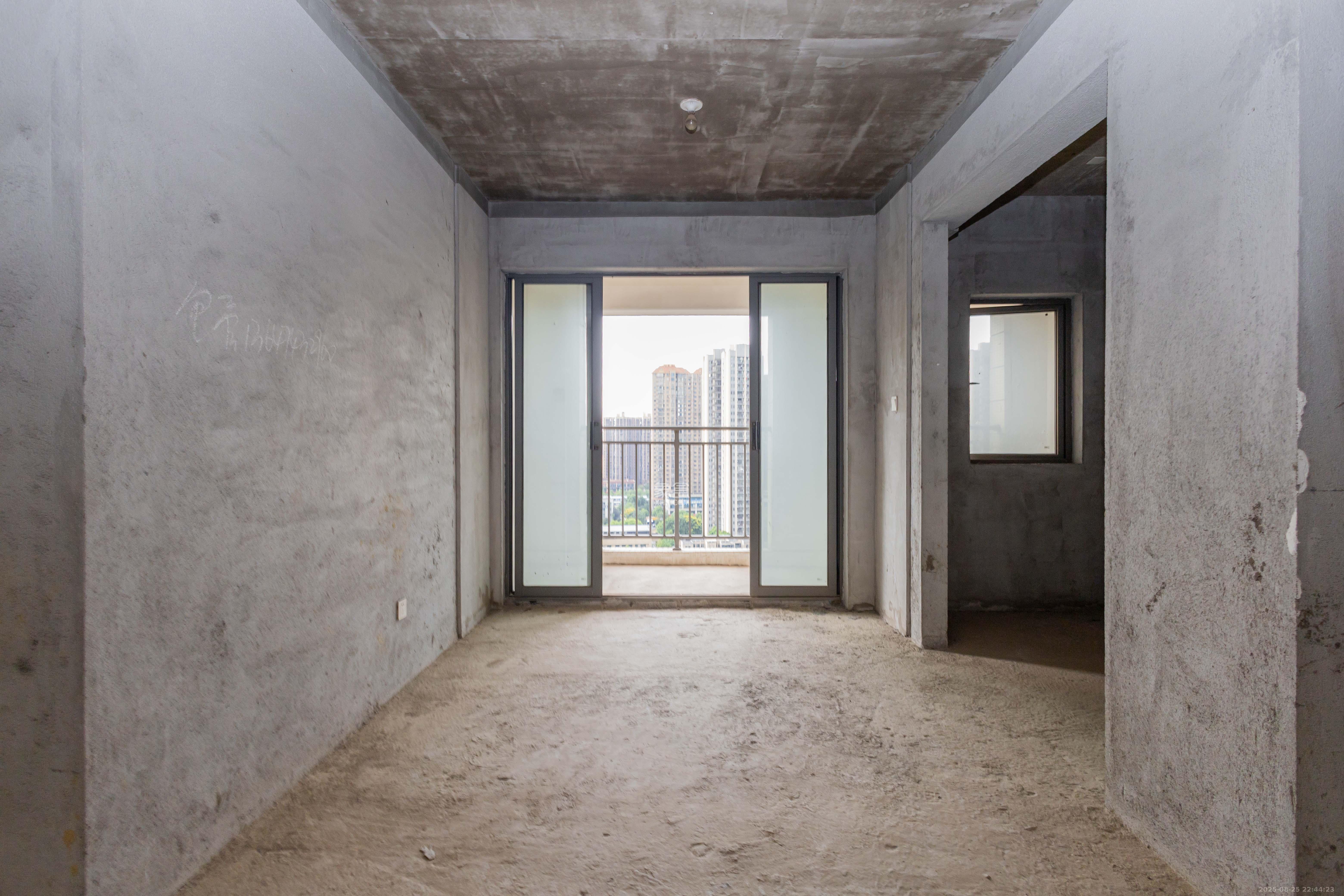 中交中央公园D4区  1室0厅0卫    158.0万客厅