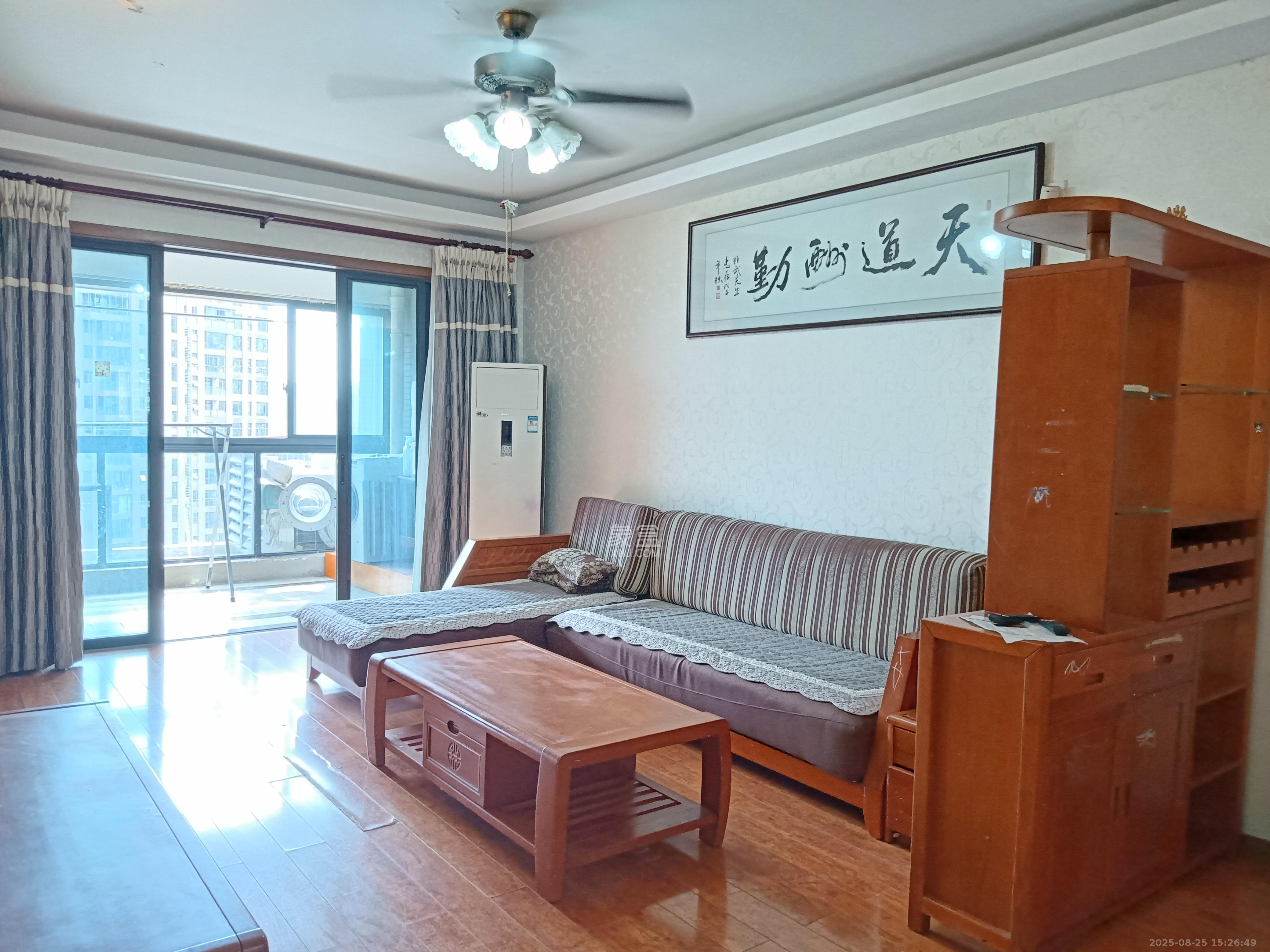 藏珑湖上国际花园 3室2厅2卫 2600.0元/月 藏珑湖上国际花园 3室2厅2卫 2600.0元/月室内图