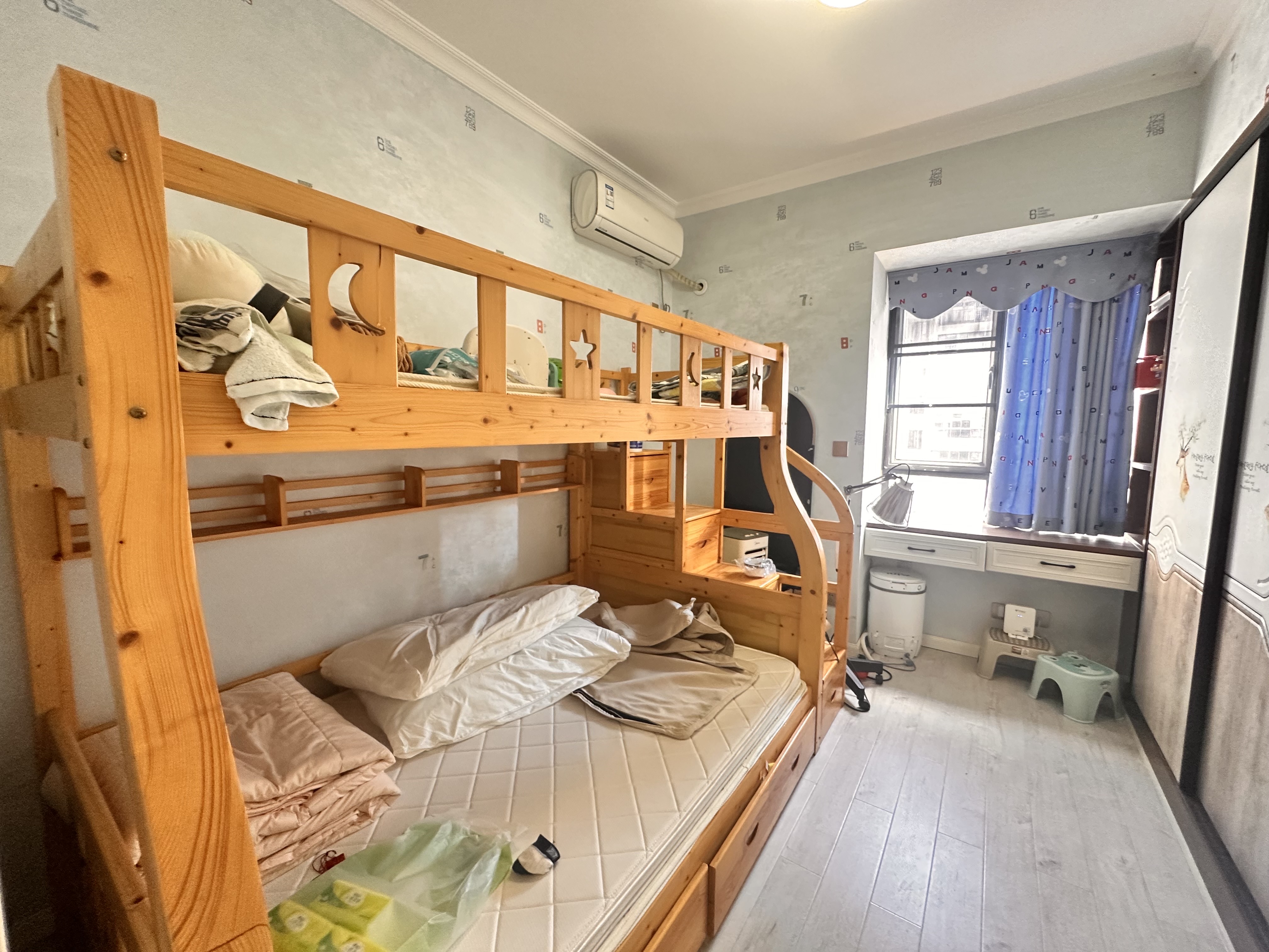 珠江愉景新城  3室2厅1卫   48.80万客厅