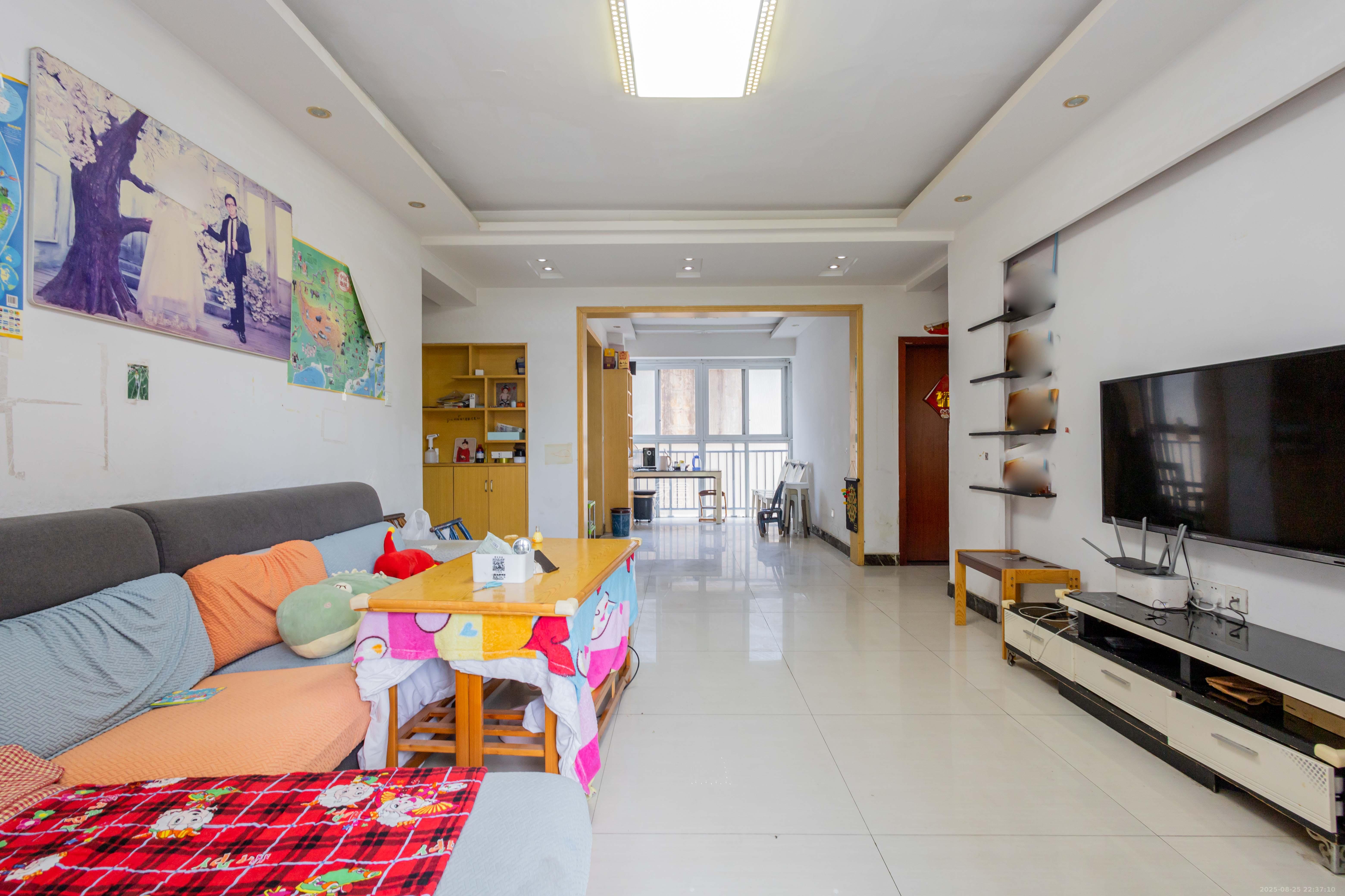 东岸城邦  3室2厅2卫    95.0万 东岸城邦  3室2厅2卫    95.0万客厅