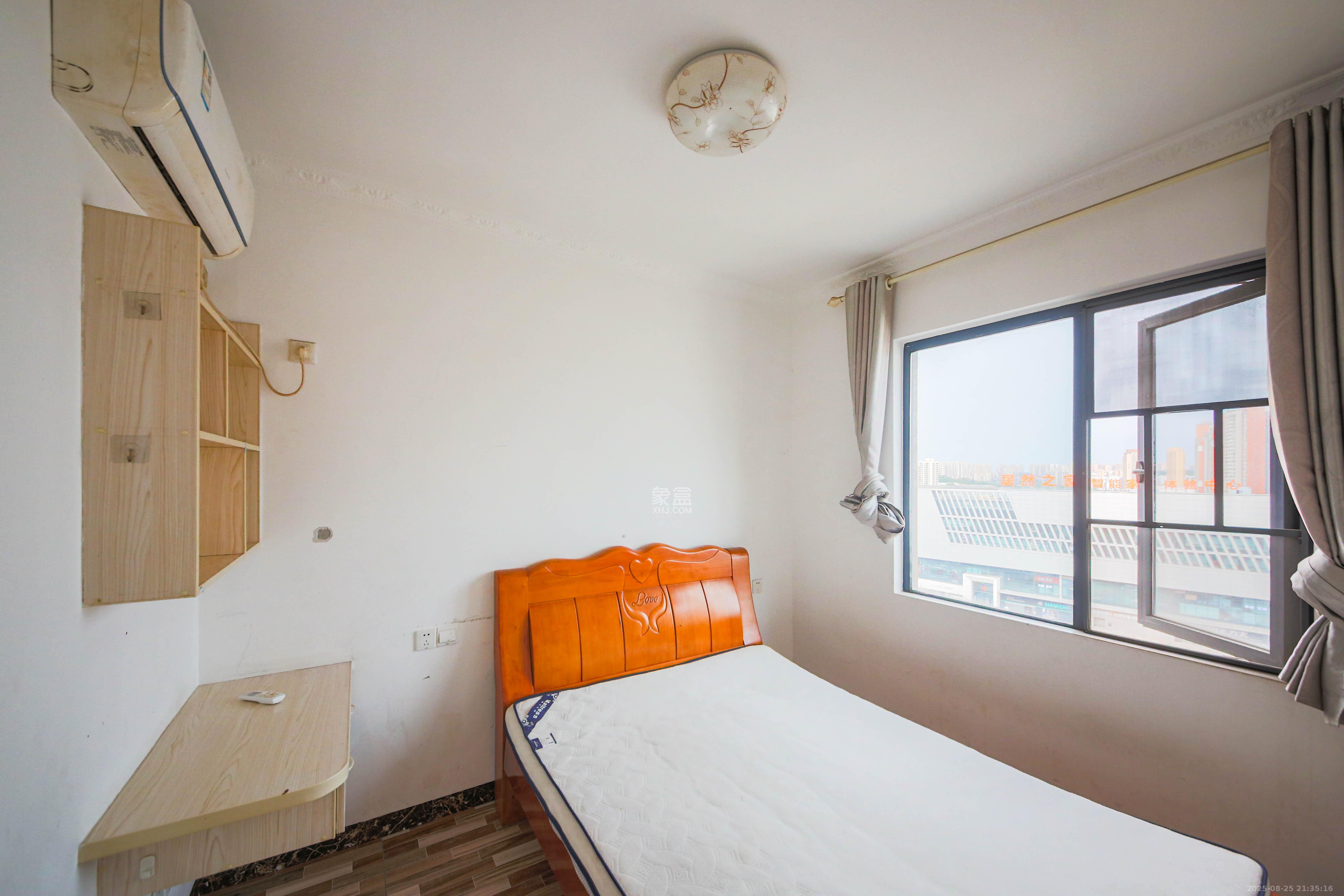 中南红领邦(红星嘉和苑)  3室2厅1卫    84.0万 中南红领邦(红星嘉和苑)  3室2厅1卫    84.0万卧室