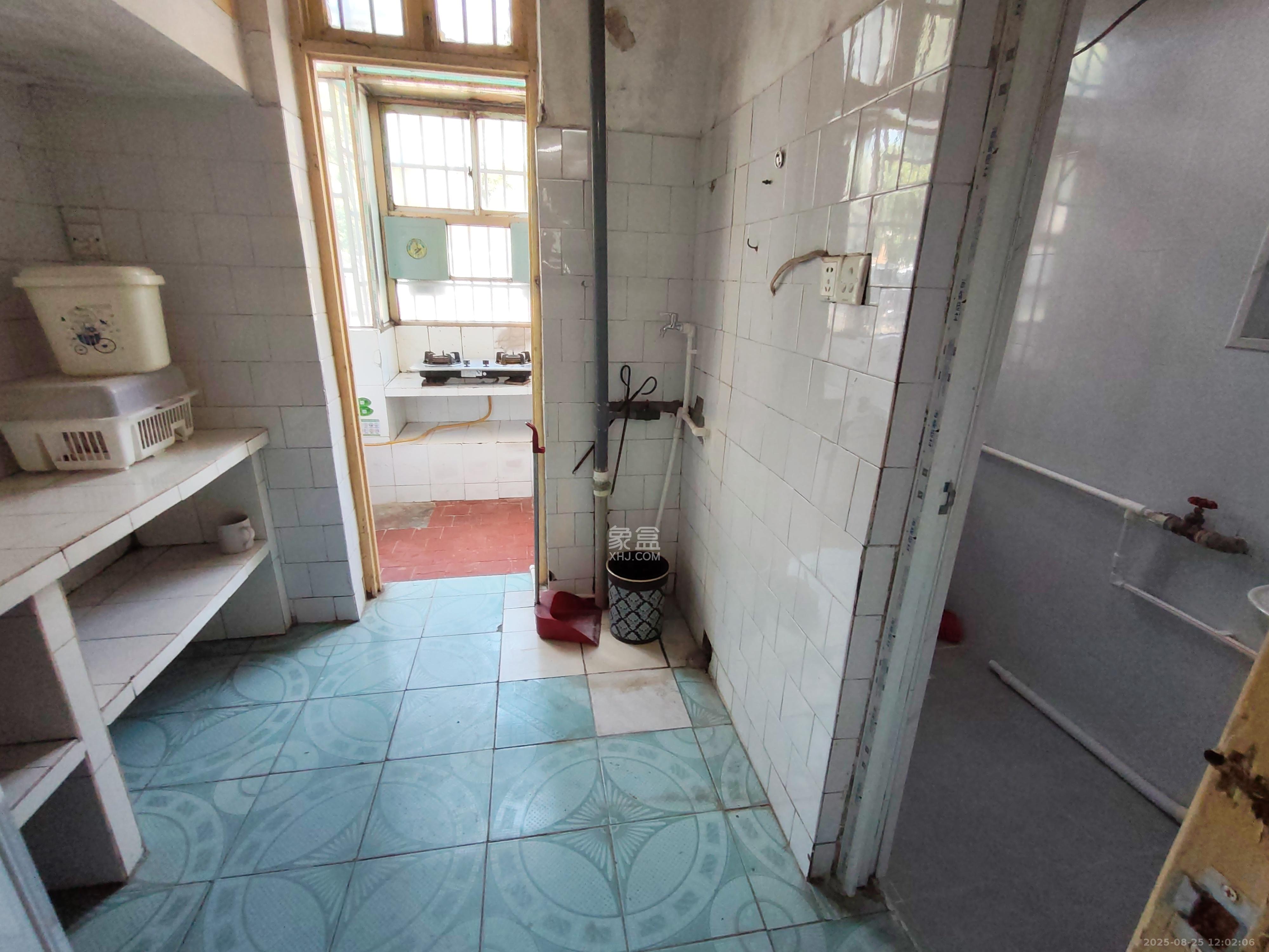 仰天湖省送变电宿舍  2室1厅1卫    2000.0元/月 仰天湖省送变电宿舍  2室1厅1卫    2000.0元/月室内图1