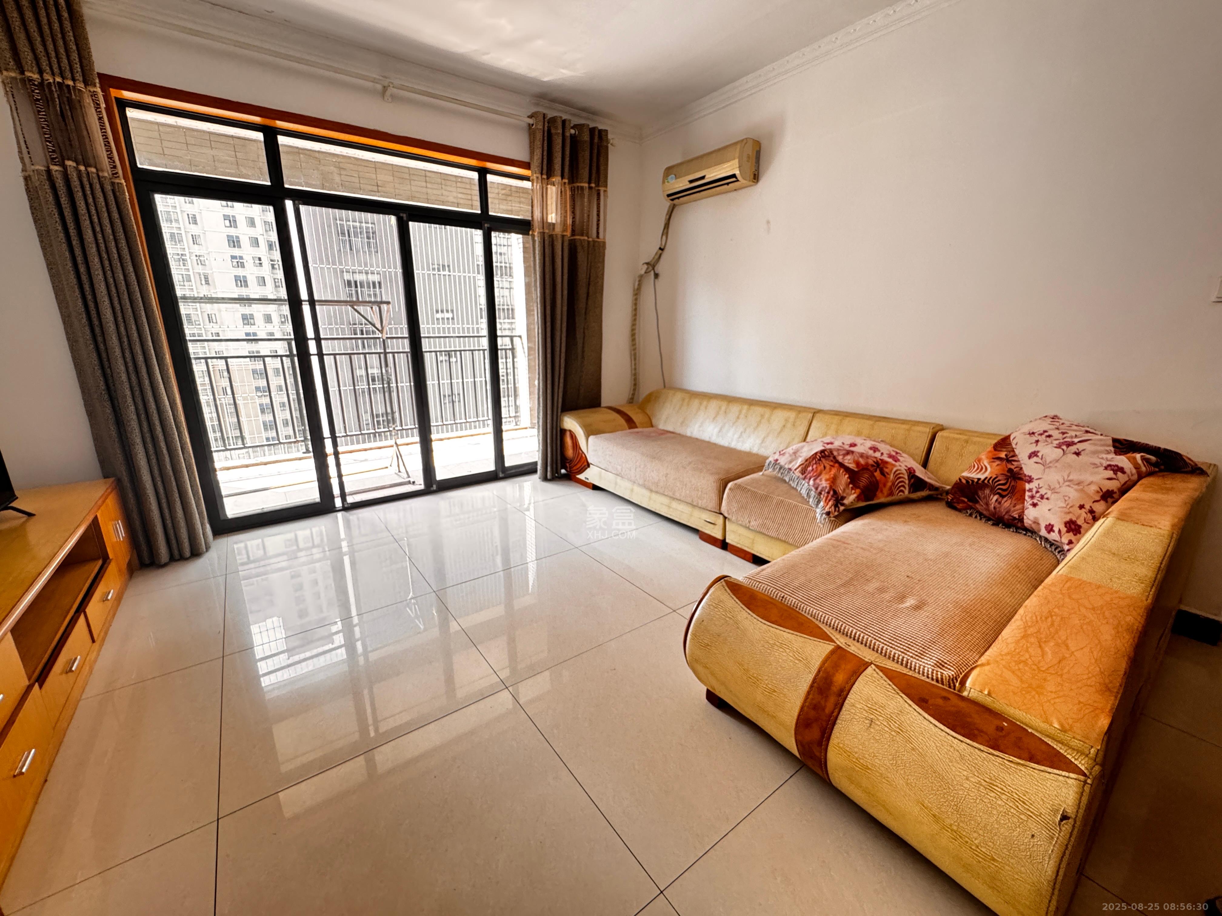 极目楚天  3室2厅1卫    2300.0元/月 极目楚天  3室2厅1卫    2300.0元/月室内图