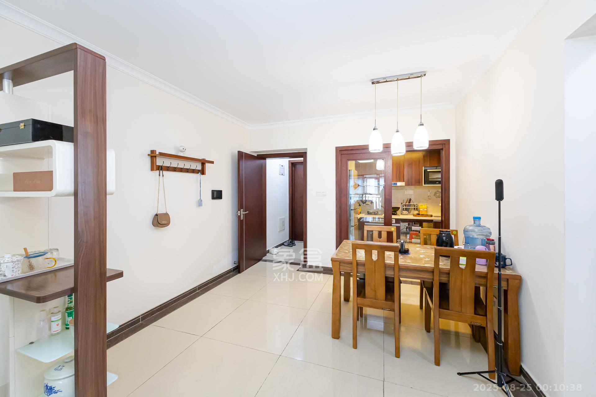 时代倾城二期  2室2厅1卫    69.8万客厅