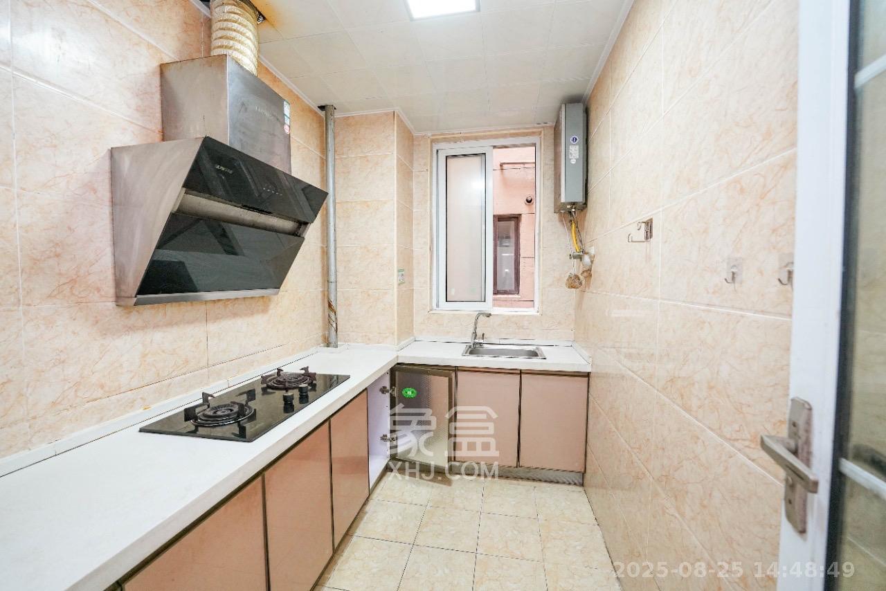 绿地新都会 2室2厅1卫 1800.0元/月 绿地新都会 2室2厅1卫 1800.0元/月室内图