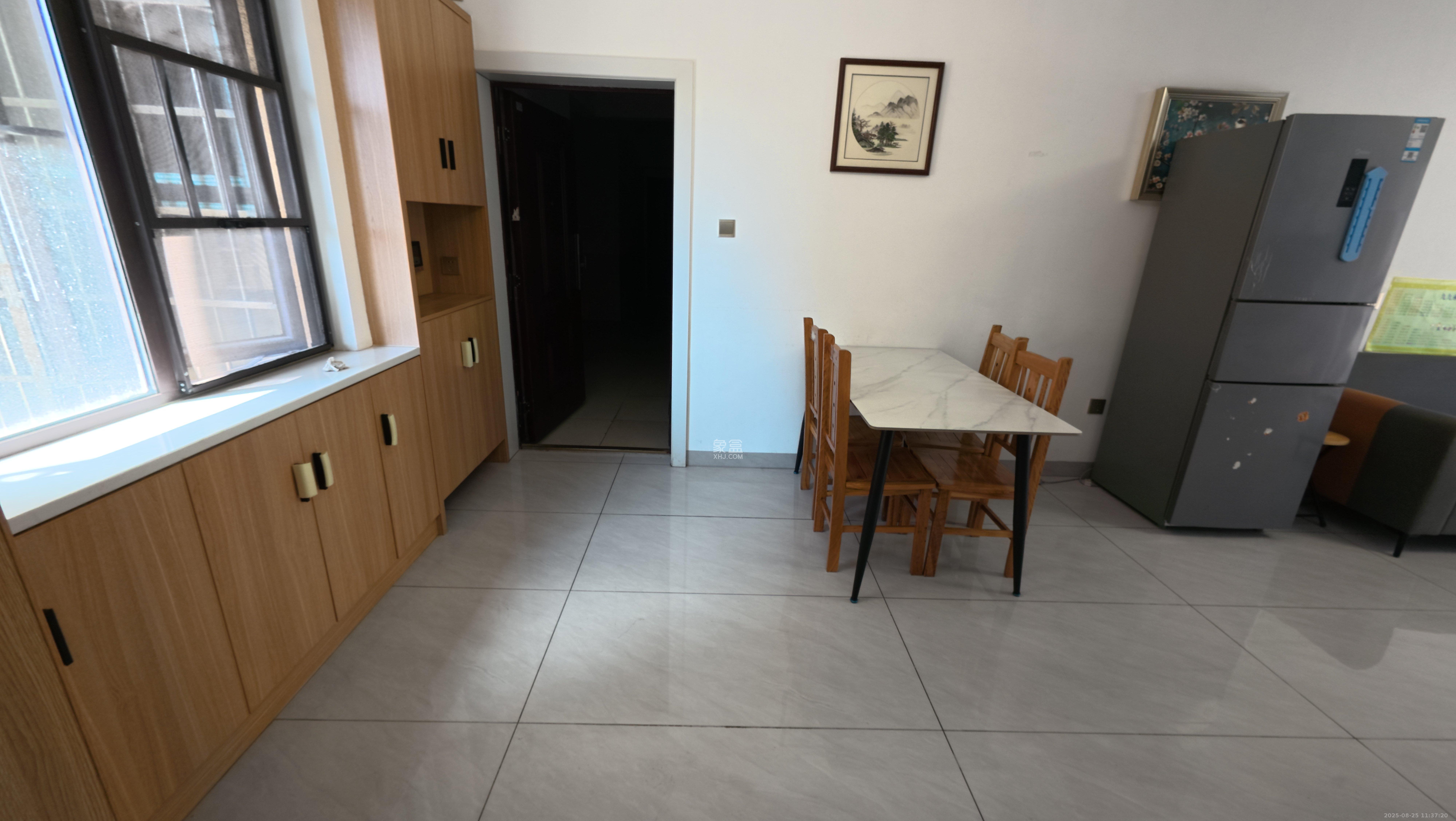 和润园三期 3室2厅1卫 2400.0元/月 和润园三期 3室2厅1卫 2400.0元/月室内图