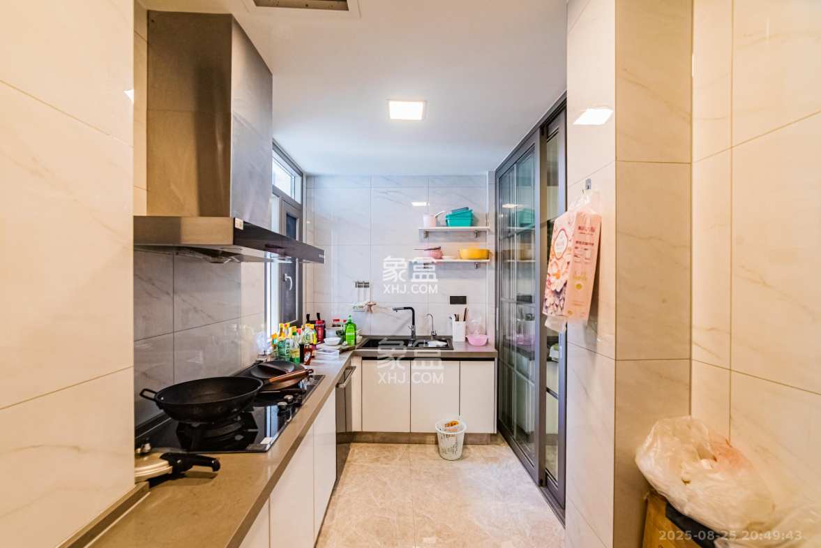 北辰定江洋  5室3厅4卫    918.0万 北辰定江洋  5室3厅4卫    918.0万厨房