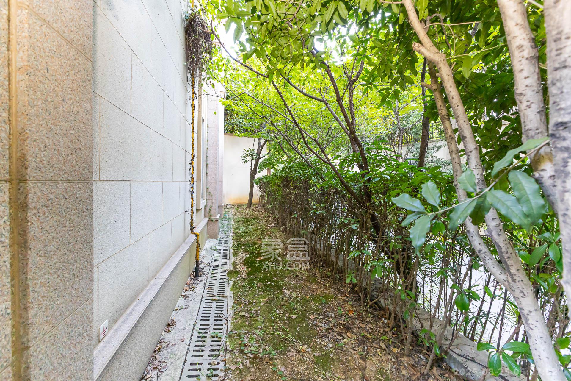 龙湖湘风原著（龙湖湘风星城）  5室2厅2卫    418.0万其他