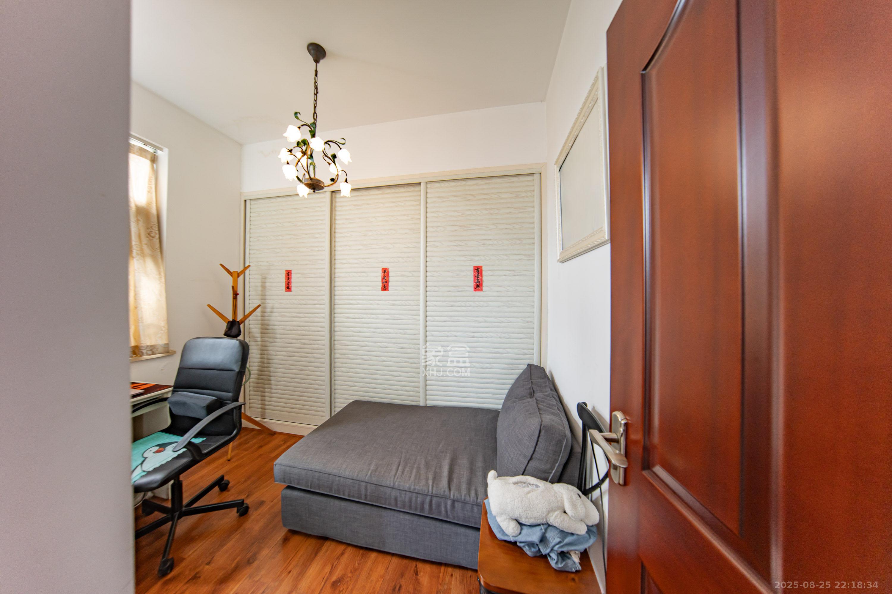 枫华府第  3室2厅1卫    64.0万 枫华府第  3室2厅1卫    64.0万卧室