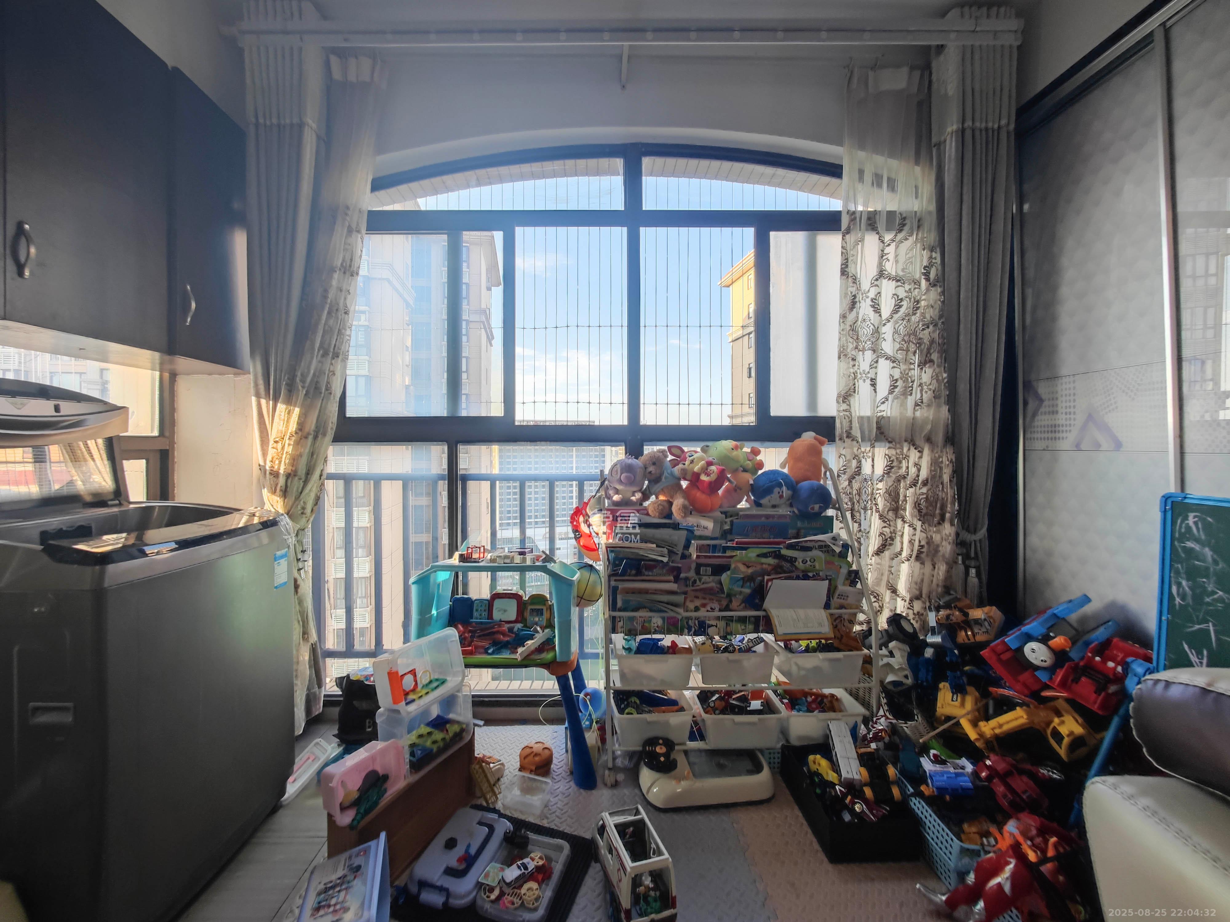 七里香榭  3室2厅2卫    76.8万 七里香榭  3室2厅2卫    76.8万阳台