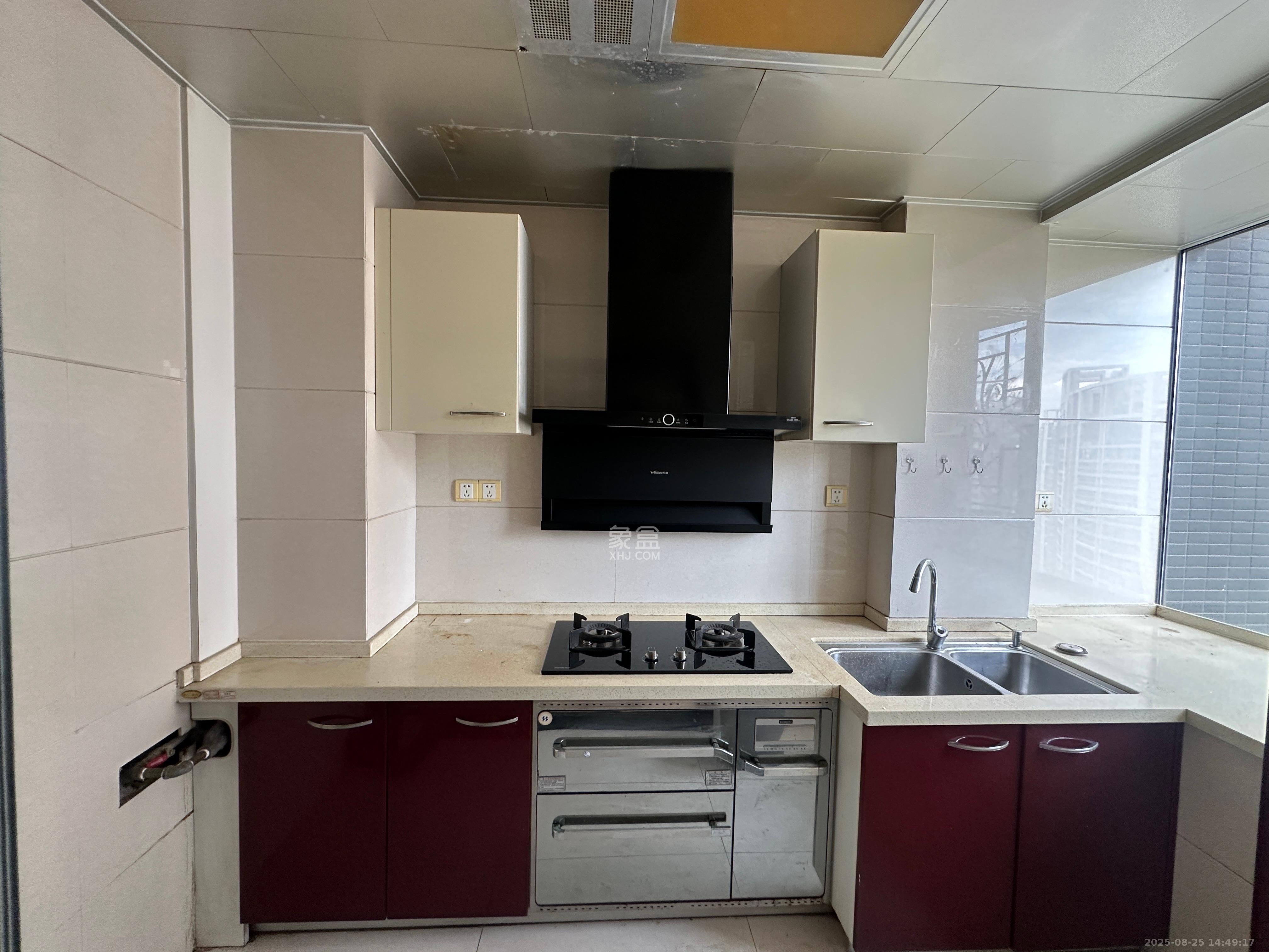 滨江君悦香邸  4室2厅2卫    3300.0元/月室内图