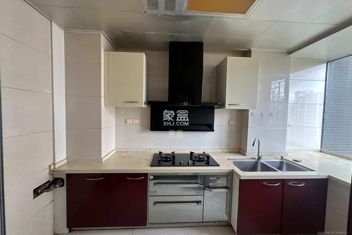 滨江君悦香邸  4室2厅2卫    3300.0元/月 滨江君悦香邸  4室2厅2卫    3300.0元/月室内图