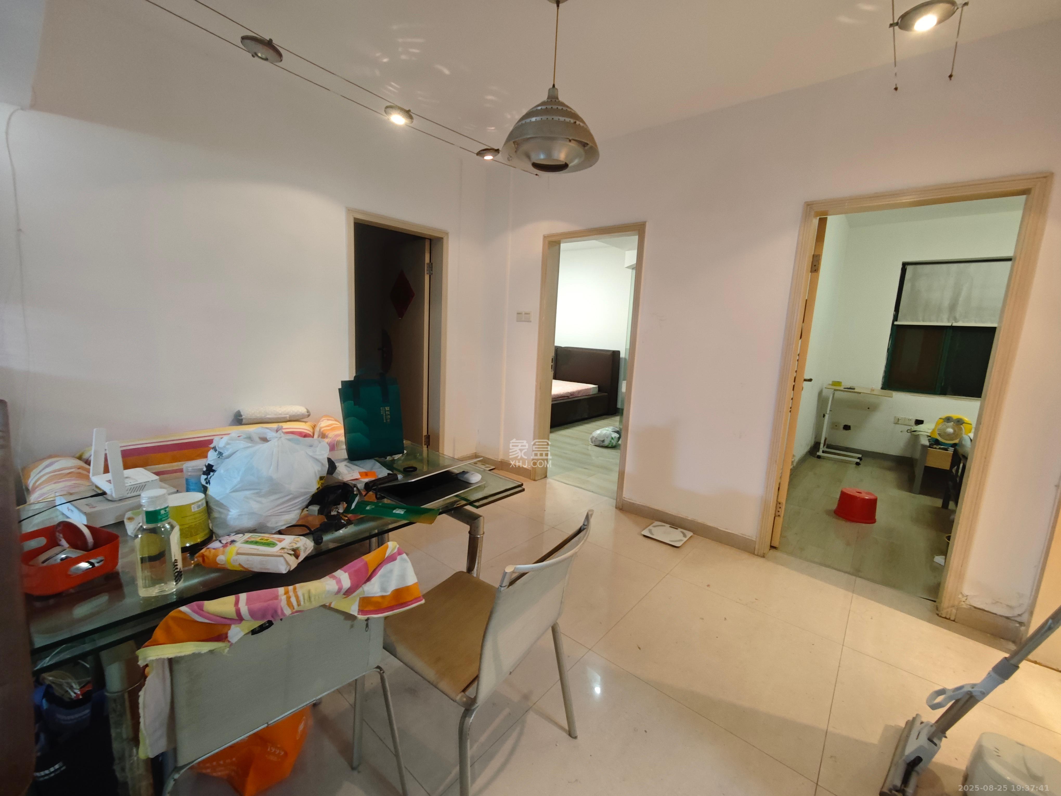 王府花园 3室2厅1卫 2600.0元/月 王府花园 3室2厅1卫 2600.0元/月室内图