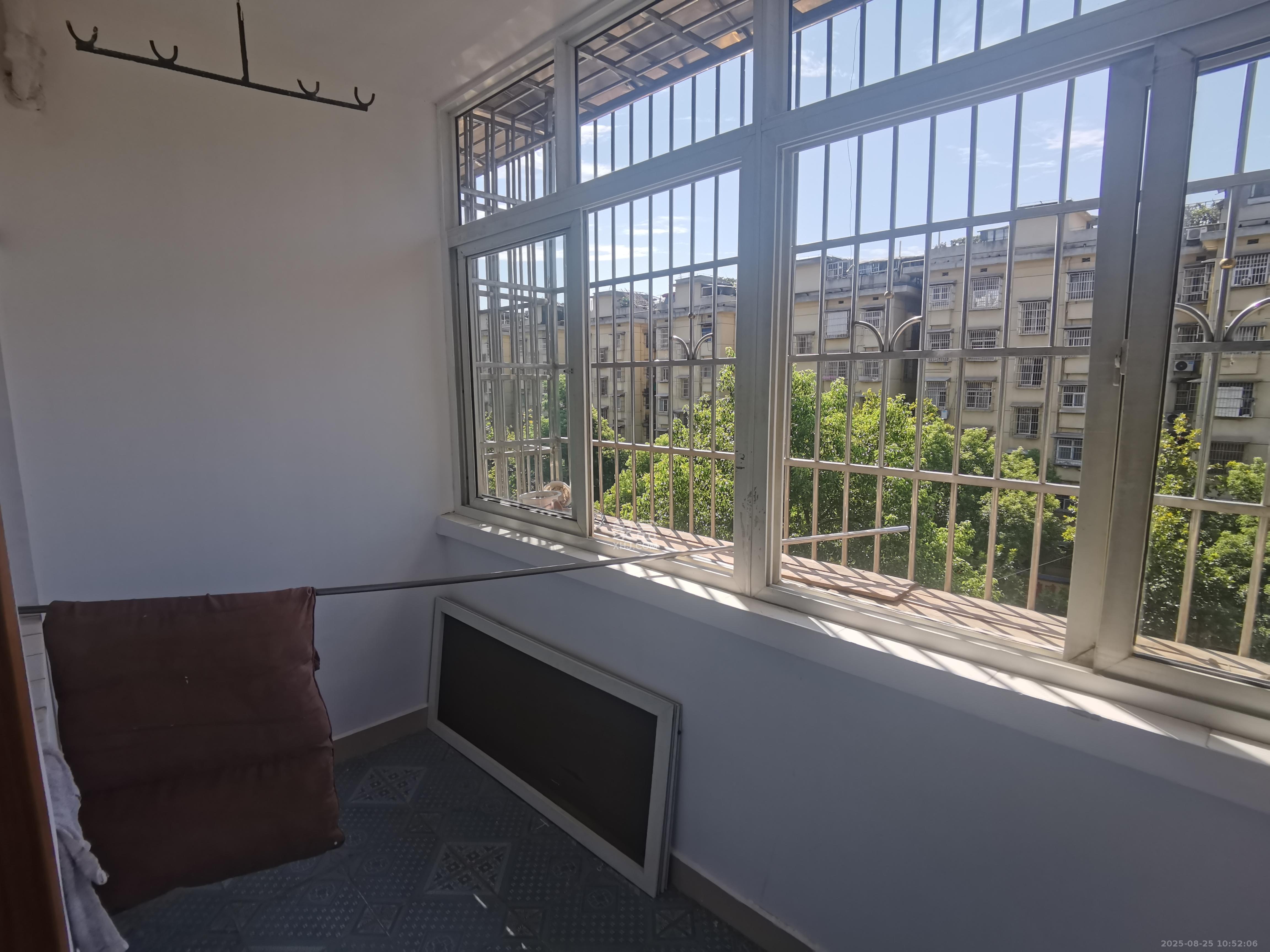 桔园小区1-8片  3室1厅1卫    1700.0元/月 桔园小区1-8片  3室1厅1卫    1700.0元/月室内图