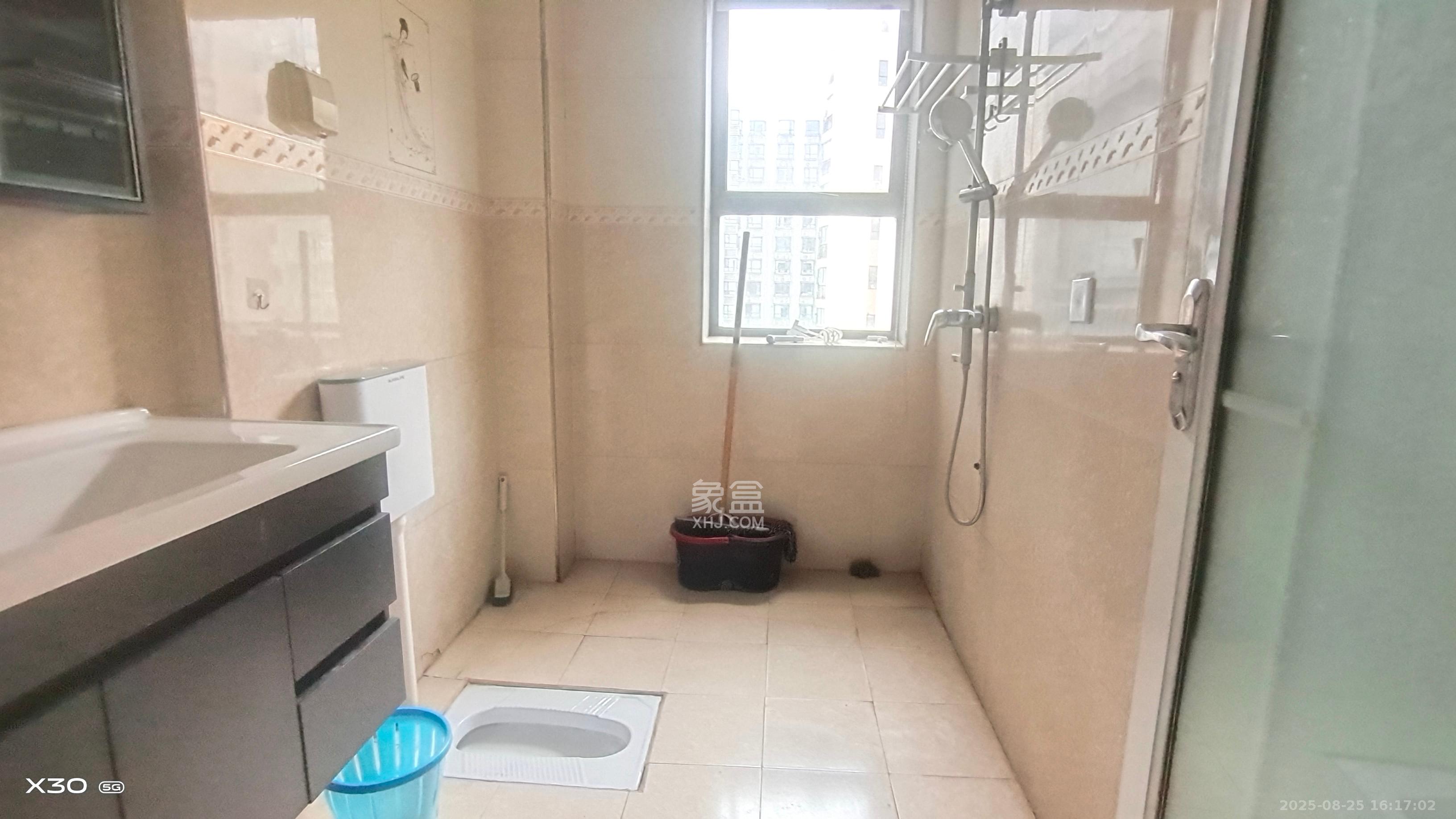 莱茵城  3室2厅2卫    2200.0元/月室内图