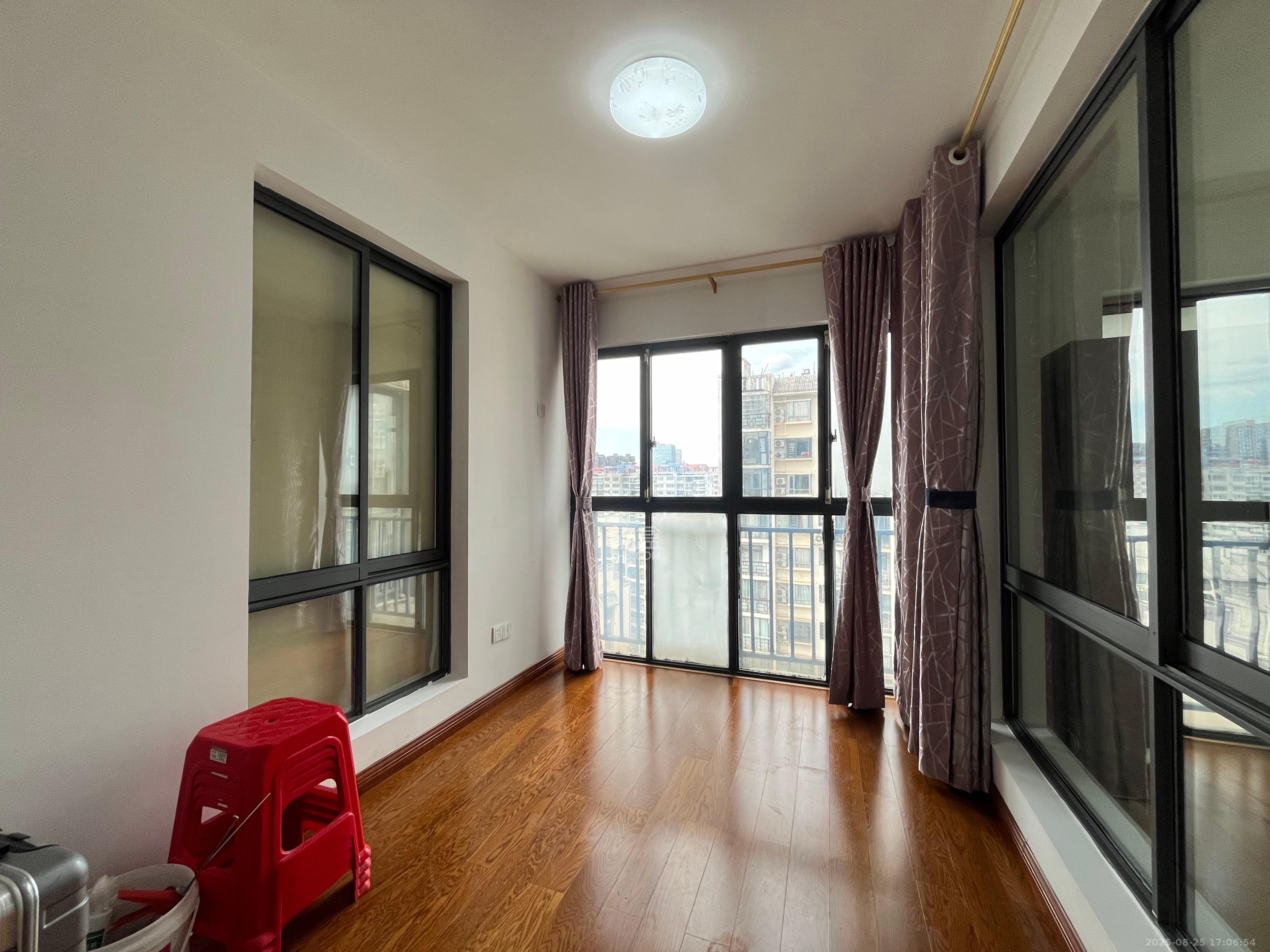 西子湖畔沃府  4室2厅2卫    3800.0元/月室内图