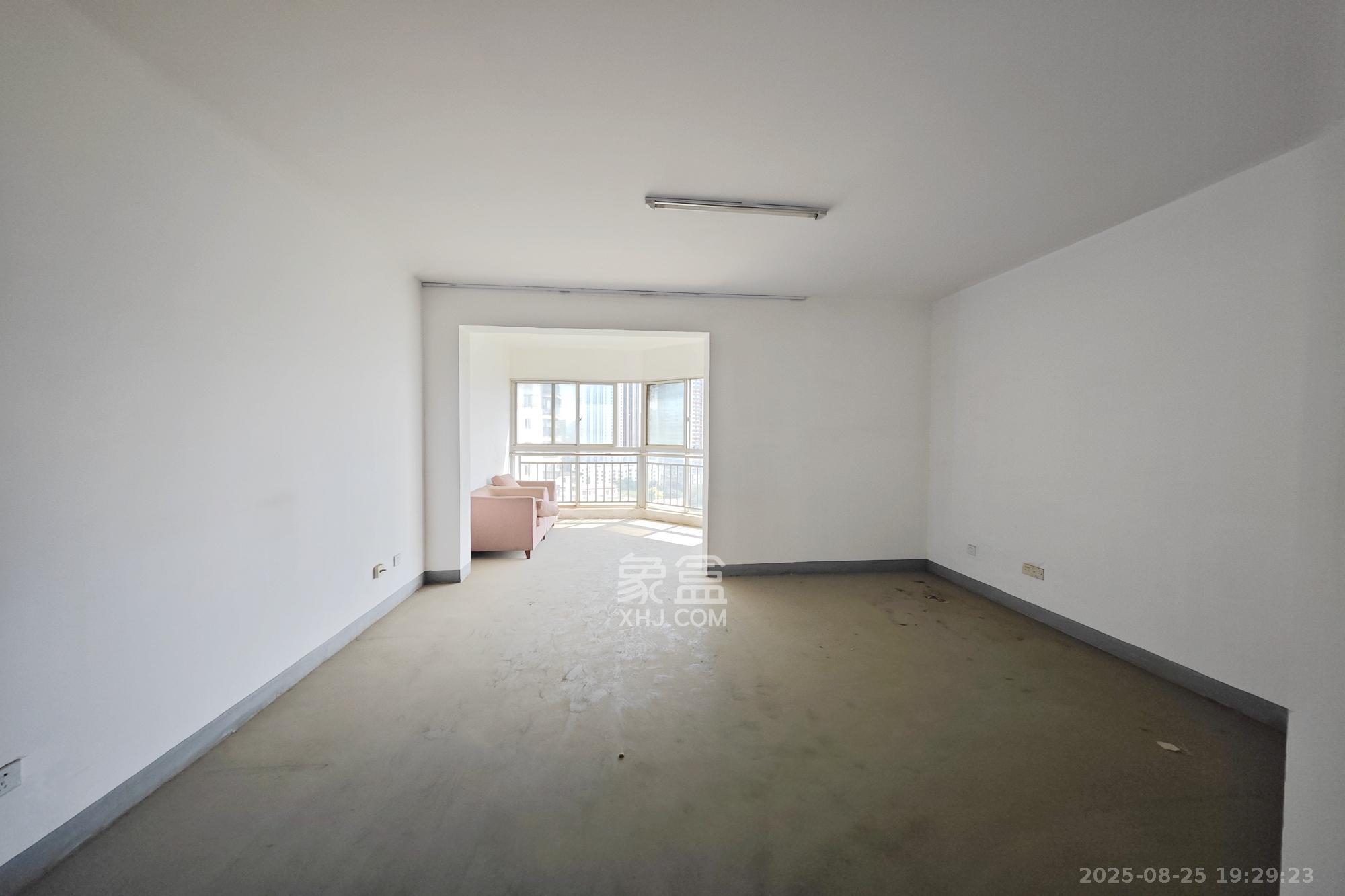 华雅花园 3室2厅2卫 110.0万 华雅花园 3室2厅2卫 110.0万卧室