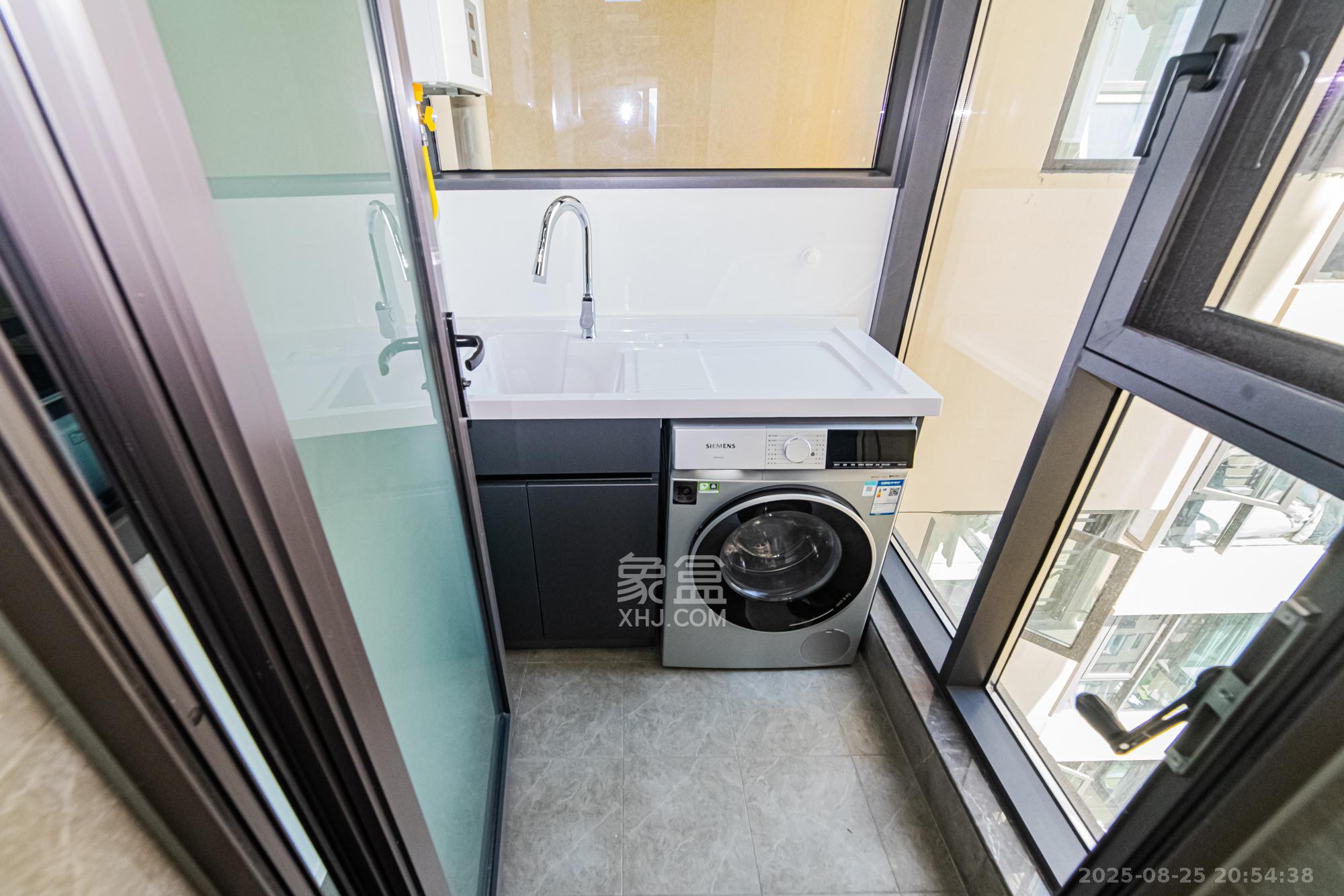 北辰瀚江府  3室2厅2卫    330.0万 北辰瀚江府  3室2厅2卫    330.0万阳台