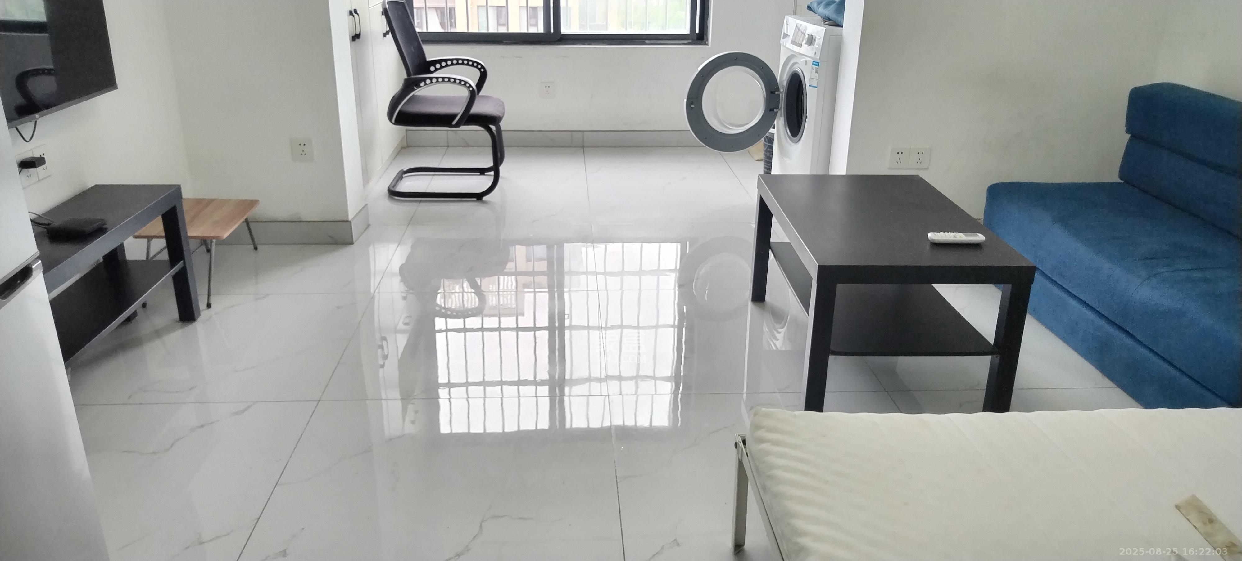 富瑞星座 1室1厅1卫 1300.0元/月 富瑞星座 1室1厅1卫 1300.0元/月室内图