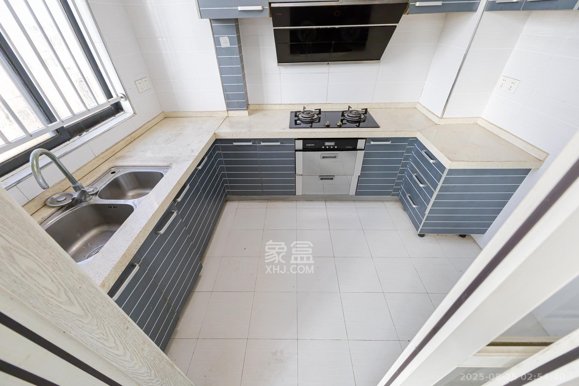 珠江东方明珠（新地东方明珠）三期  3室2厅2卫    70.0万厨房