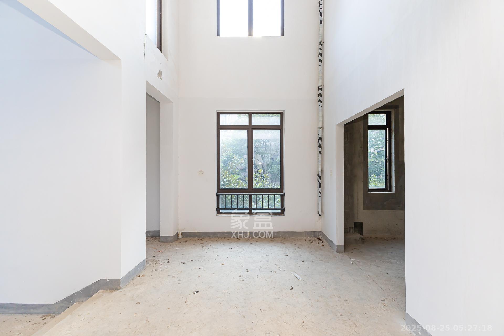 龙湖湘风原著（龙湖湘风星城）  5室2厅2卫    418.0万客厅