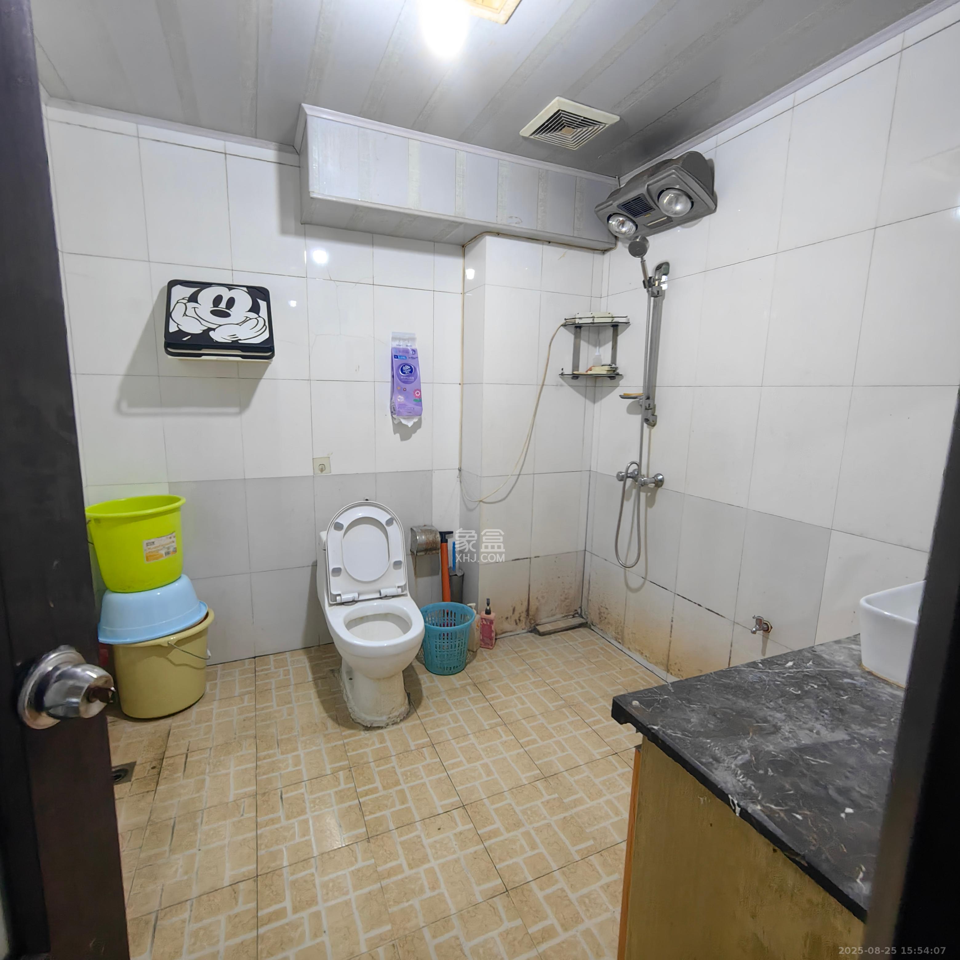 中南汽车世界  3室2厅1卫    1400.0元/月室内图