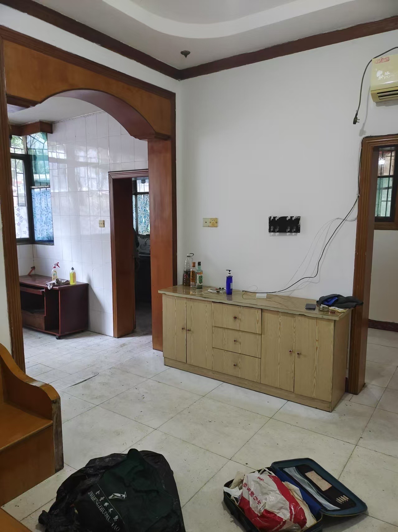 行署十单位家属房 1室0厅0卫 37.0万 行署十单位家属房 1室0厅0卫 37.0万客厅