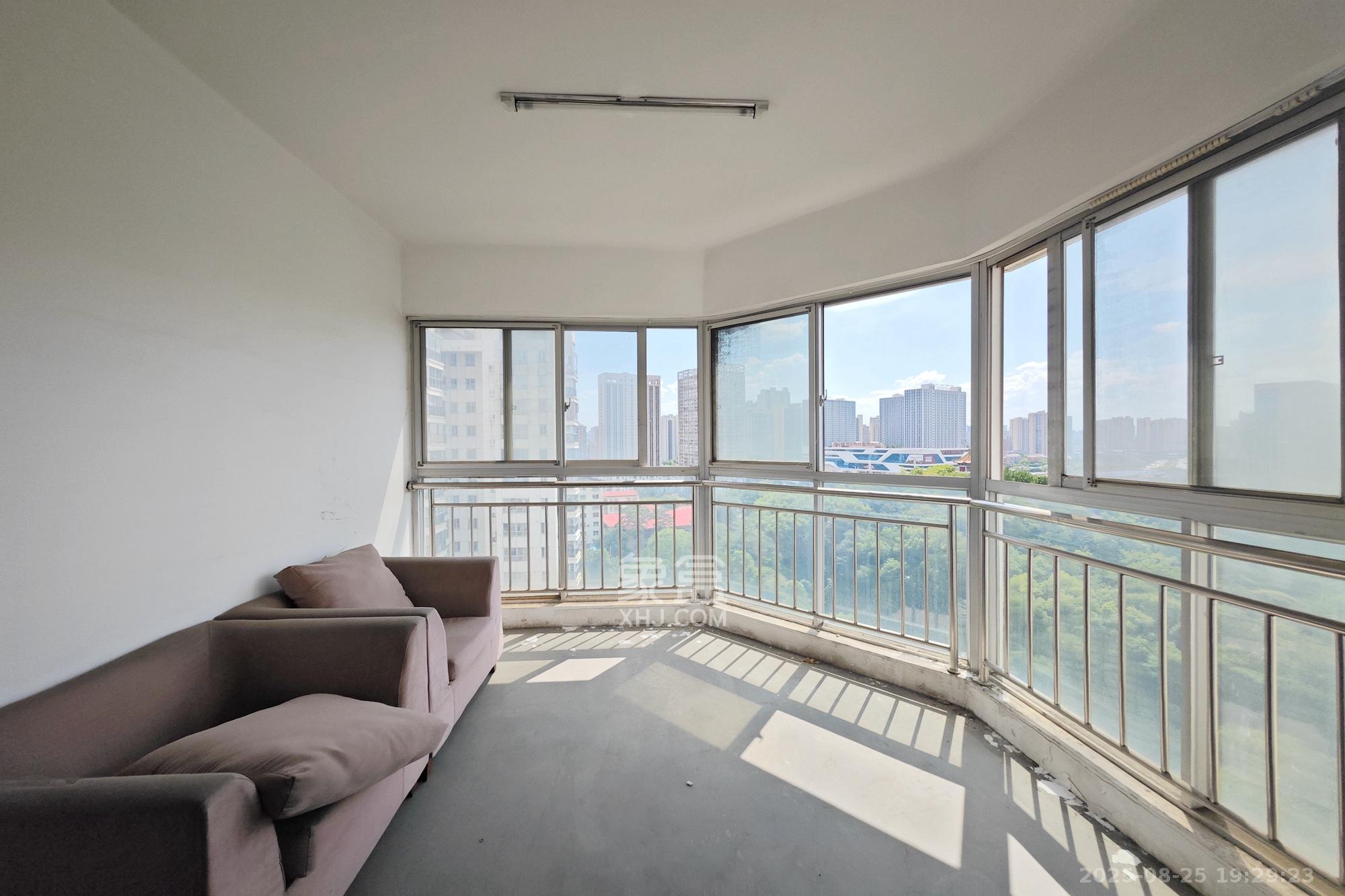 华雅花园 3室2厅2卫 110.0万 华雅花园 3室2厅2卫 110.0万阳台