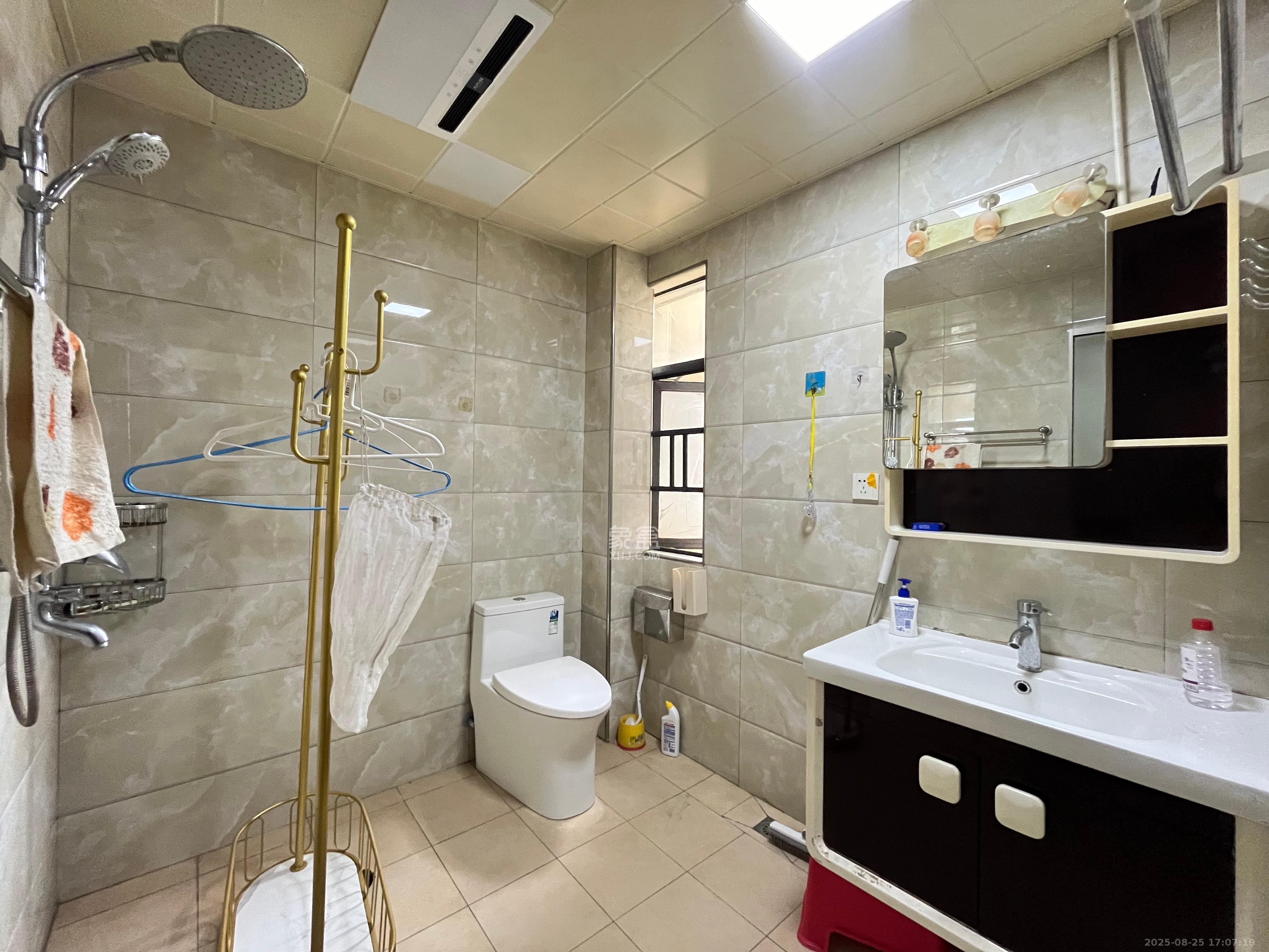 西子湖畔沃府  4室2厅2卫    3800.0元/月室内图