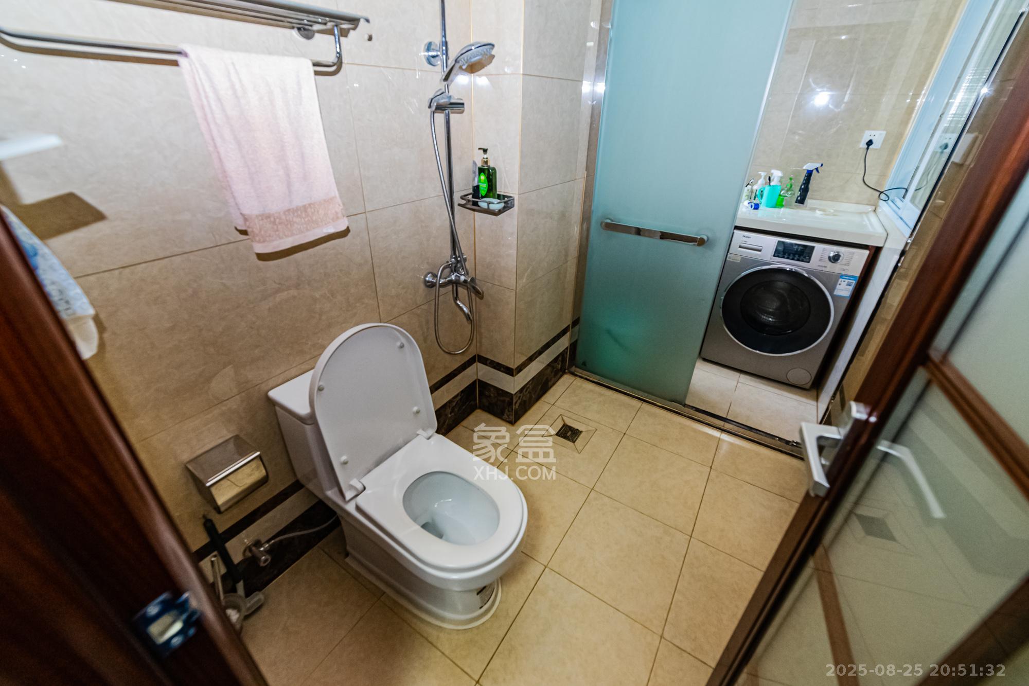 北辰三角洲E4区  3室2厅1卫    138.0万卫生间