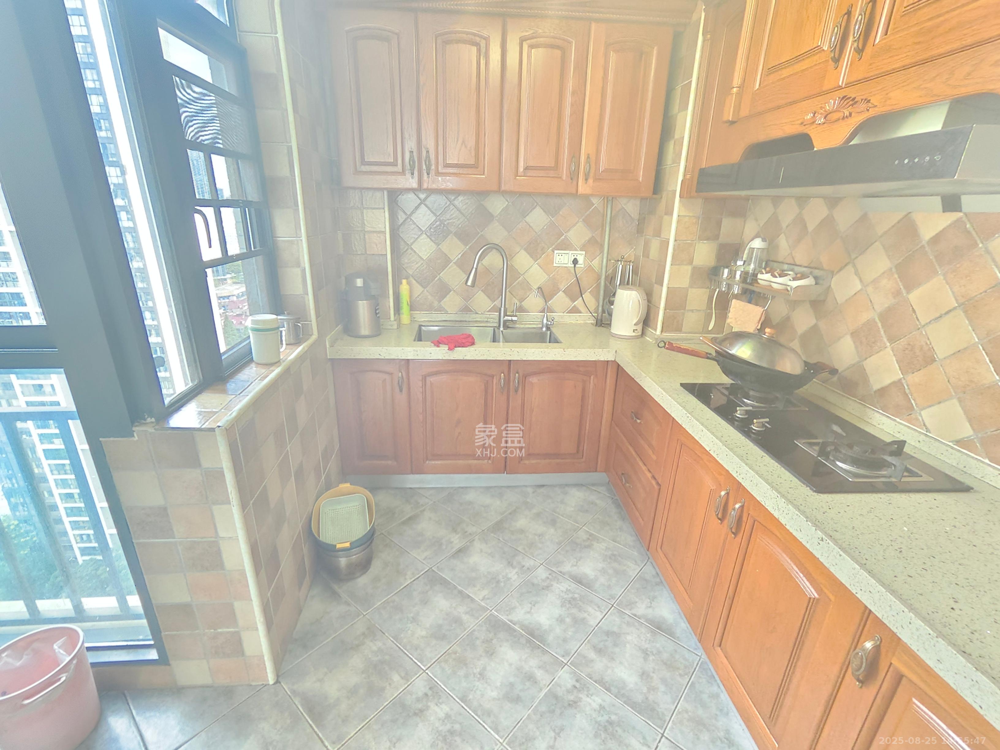 融科东南海  3室2厅2卫    3500.0元/月 融科东南海  3室2厅2卫    3500.0元/月室内图