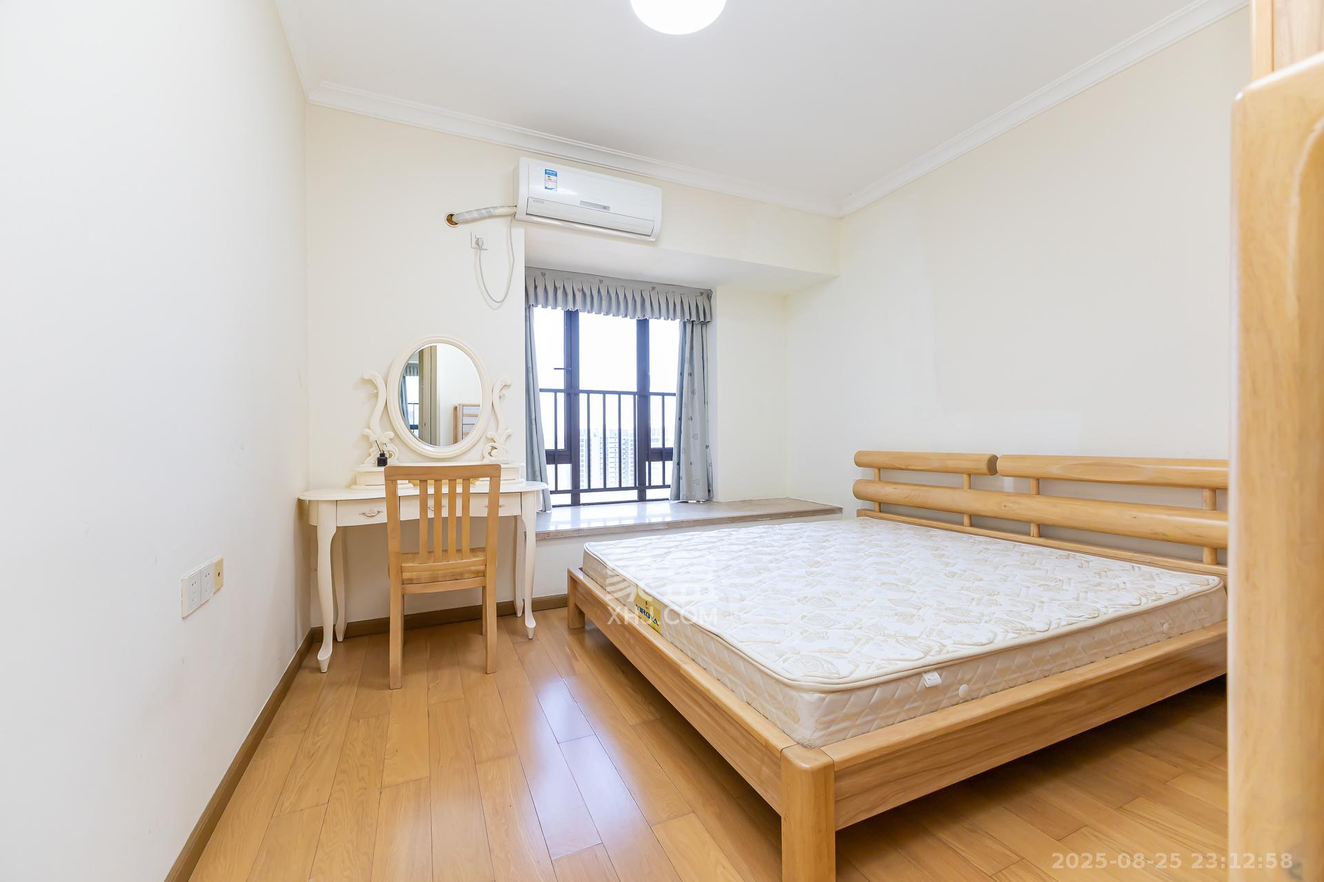 时代倾城一期 3室2厅1卫 78.8万 时代倾城一期 3室2厅1卫 78.8万卧室