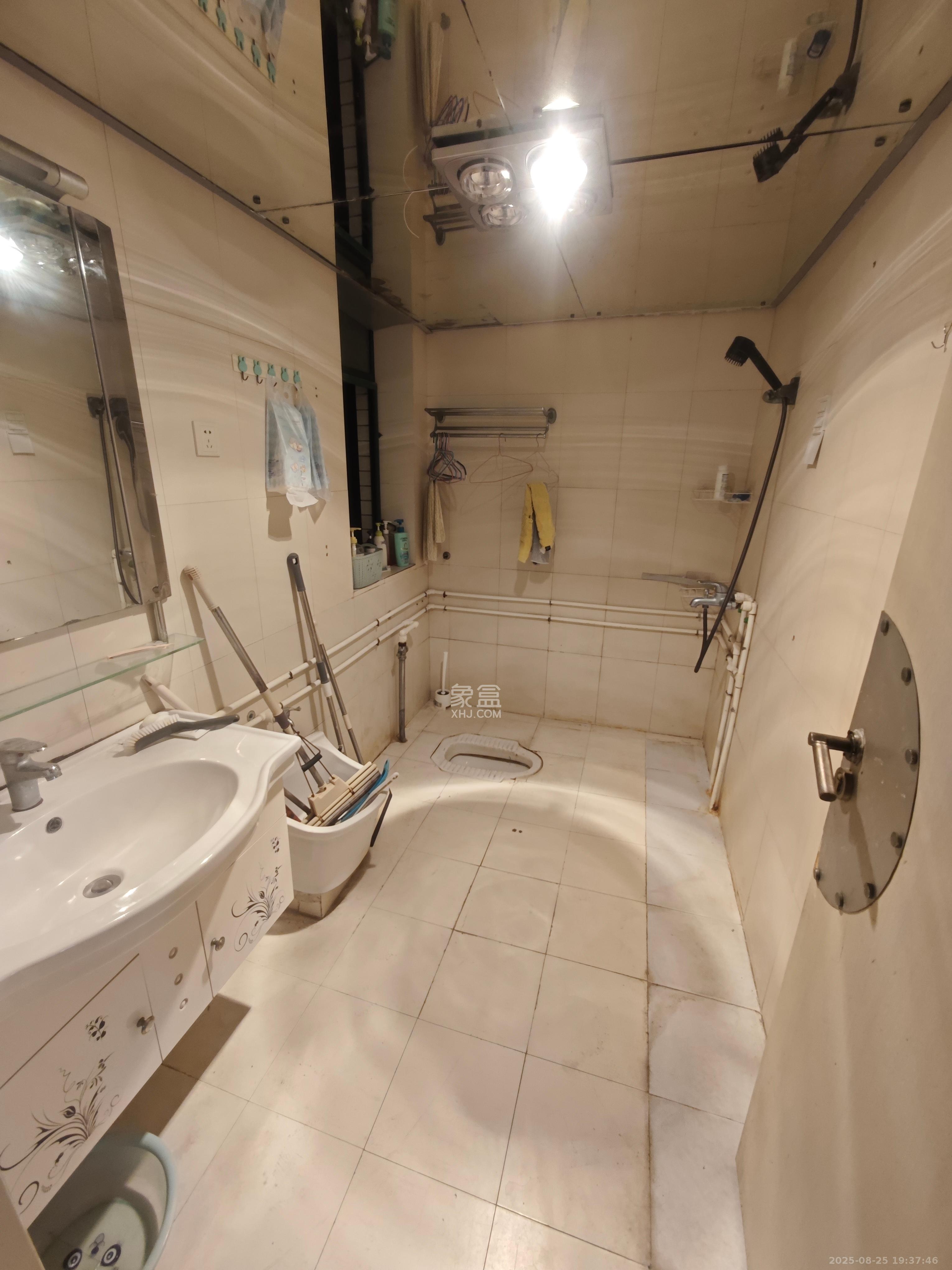 王府花园 3室2厅1卫 2600.0元/月 王府花园 3室2厅1卫 2600.0元/月室内图