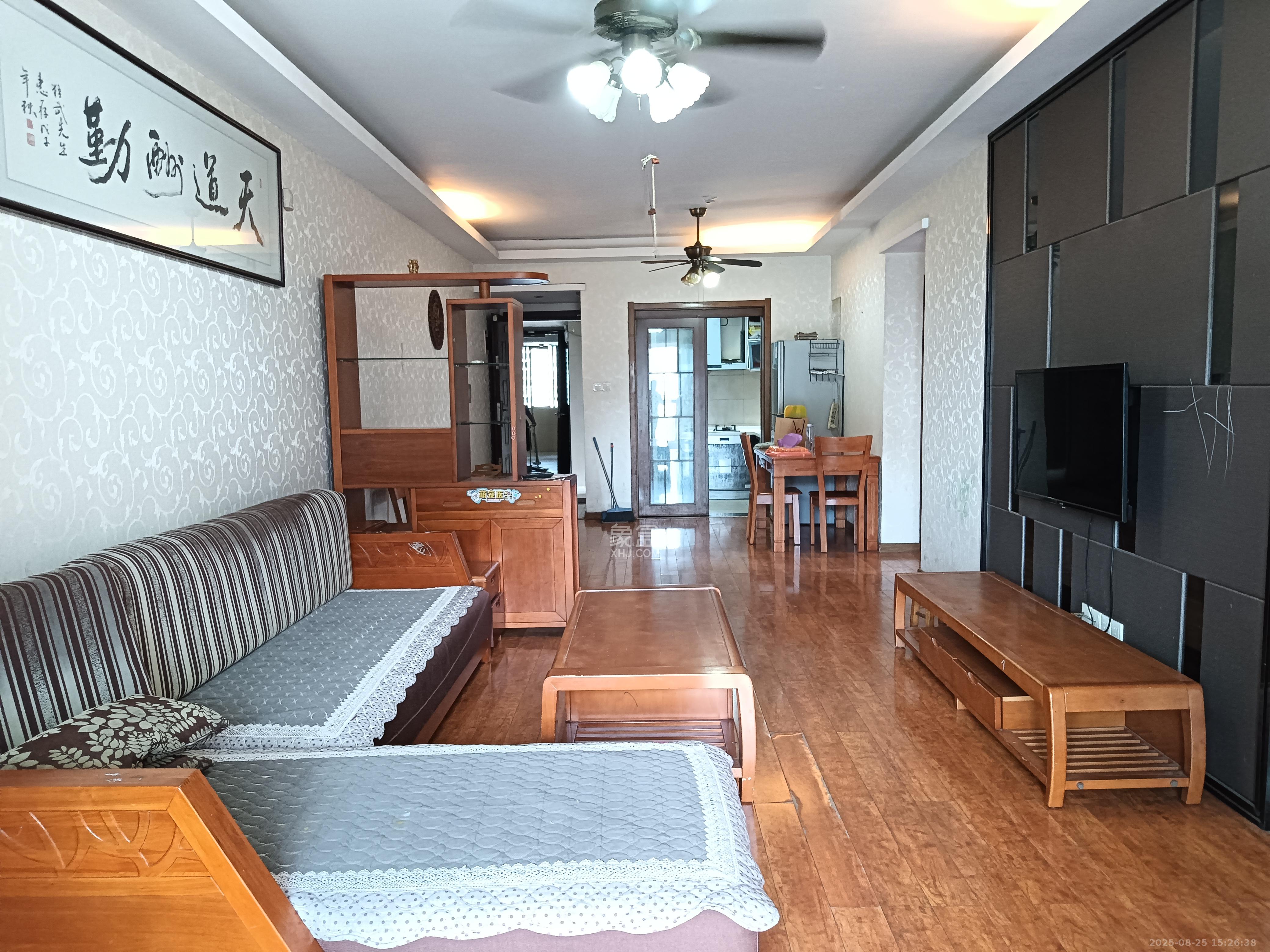 藏珑湖上国际花园 3室2厅2卫 2600.0元/月 藏珑湖上国际花园 3室2厅2卫 2600.0元/月室内图