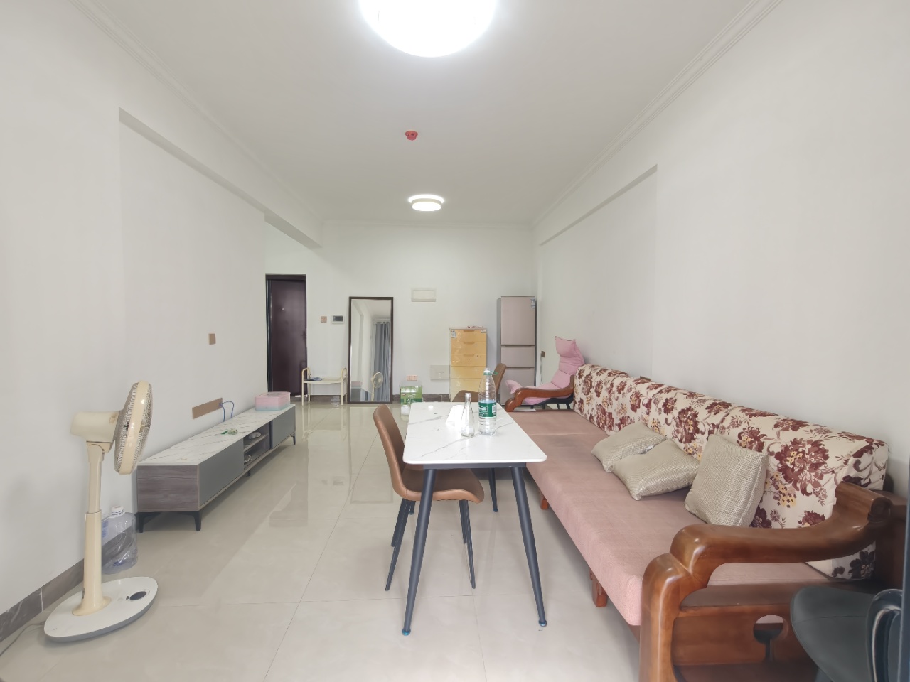 蓝城印象 1室2厅1卫 2200.0元/月 蓝城印象 1室2厅1卫 2200.0元/月室内图