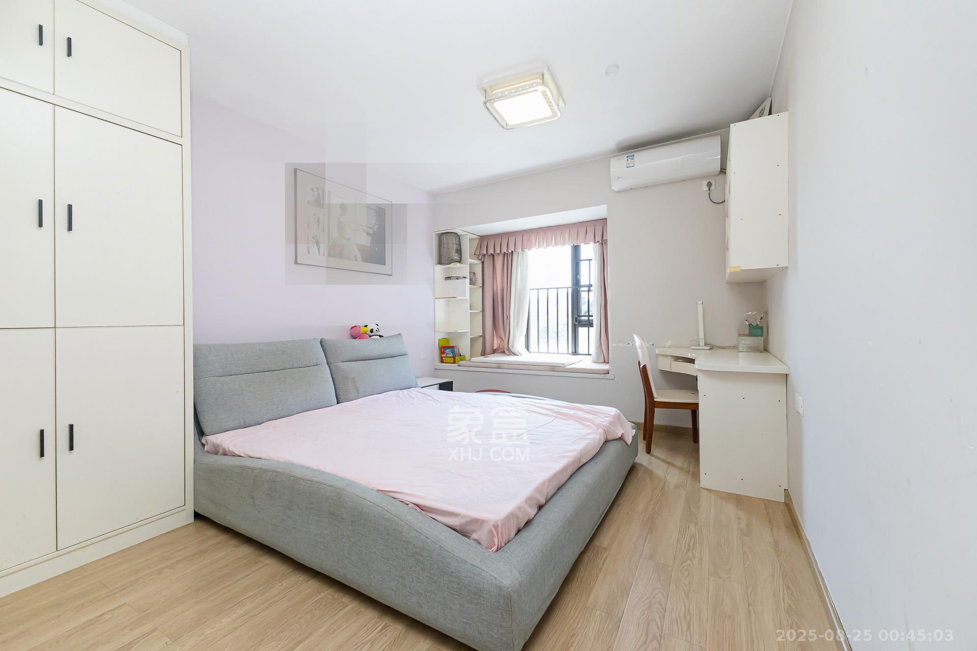 时代倾城二期 4室2厅2卫 90.0万 时代倾城二期 4室2厅2卫 90.0万卧室