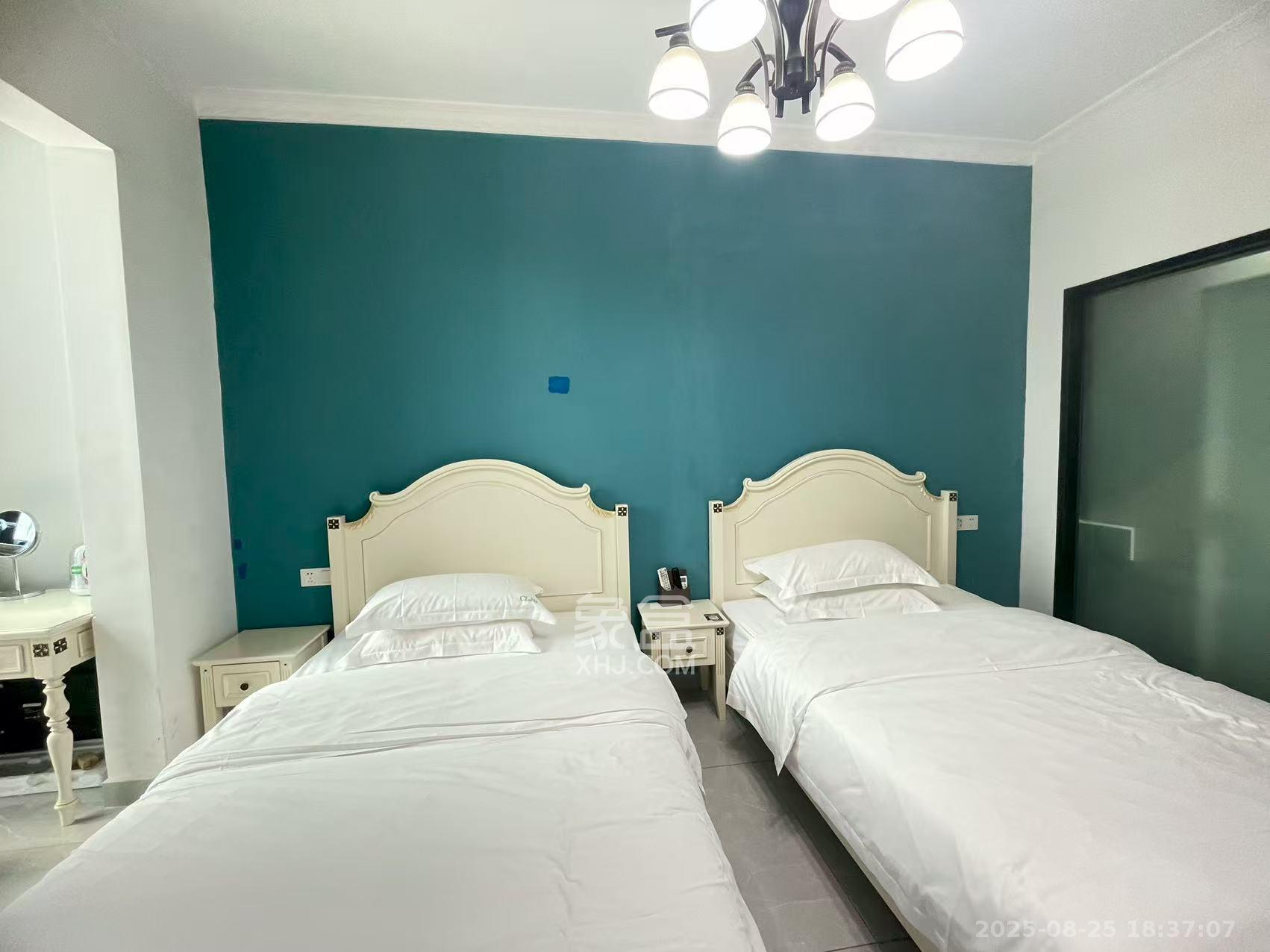 东盈商业广场(华泉城市广场)  1室1厅1卫    1400.0元/月 东盈商业广场(华泉城市广场)  1室1厅1卫    1400.0元/月室内图