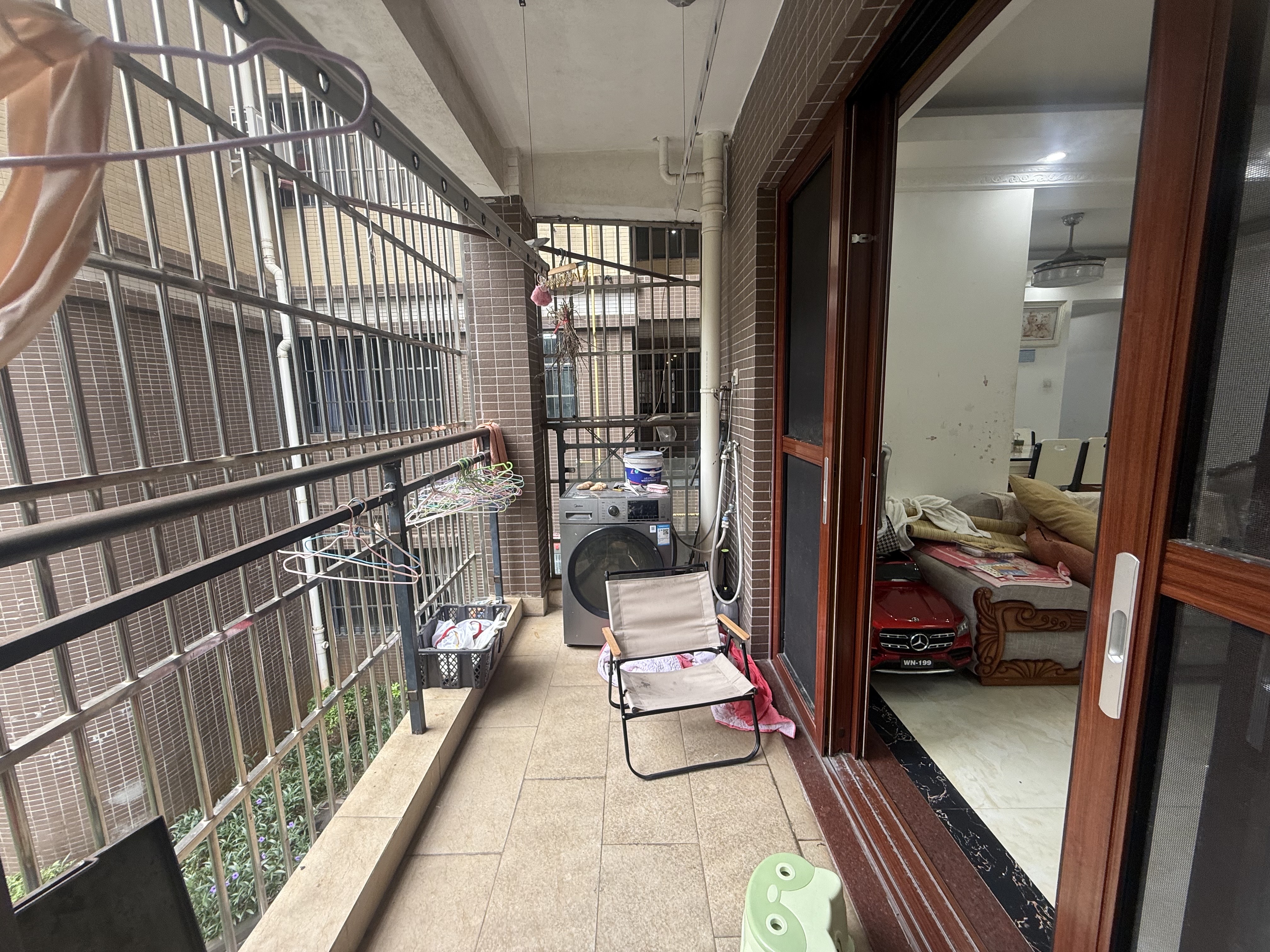 怡和湖城大境  4室2厅2卫   206.00万阳台