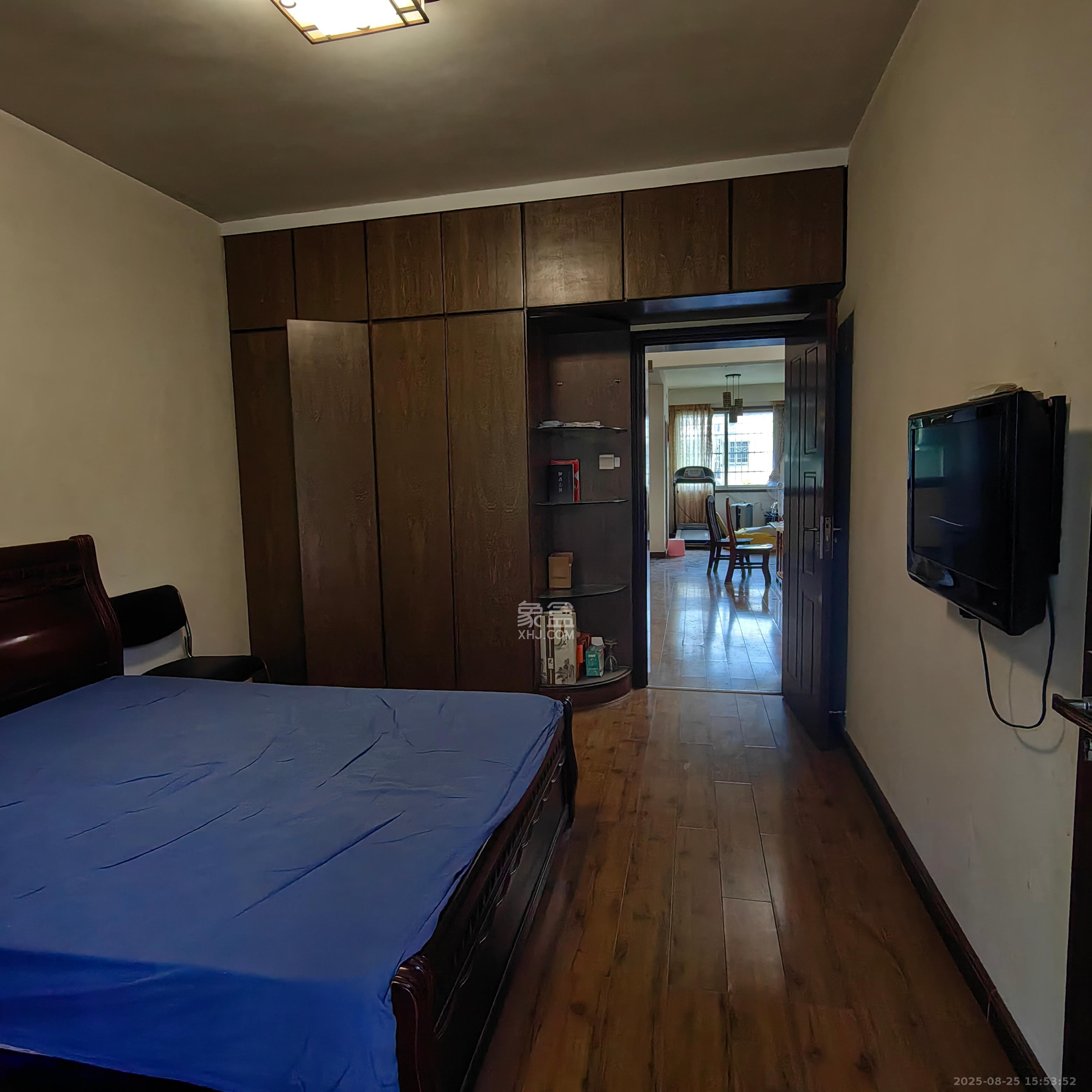 中南汽车世界  3室2厅1卫    1400.0元/月室内图