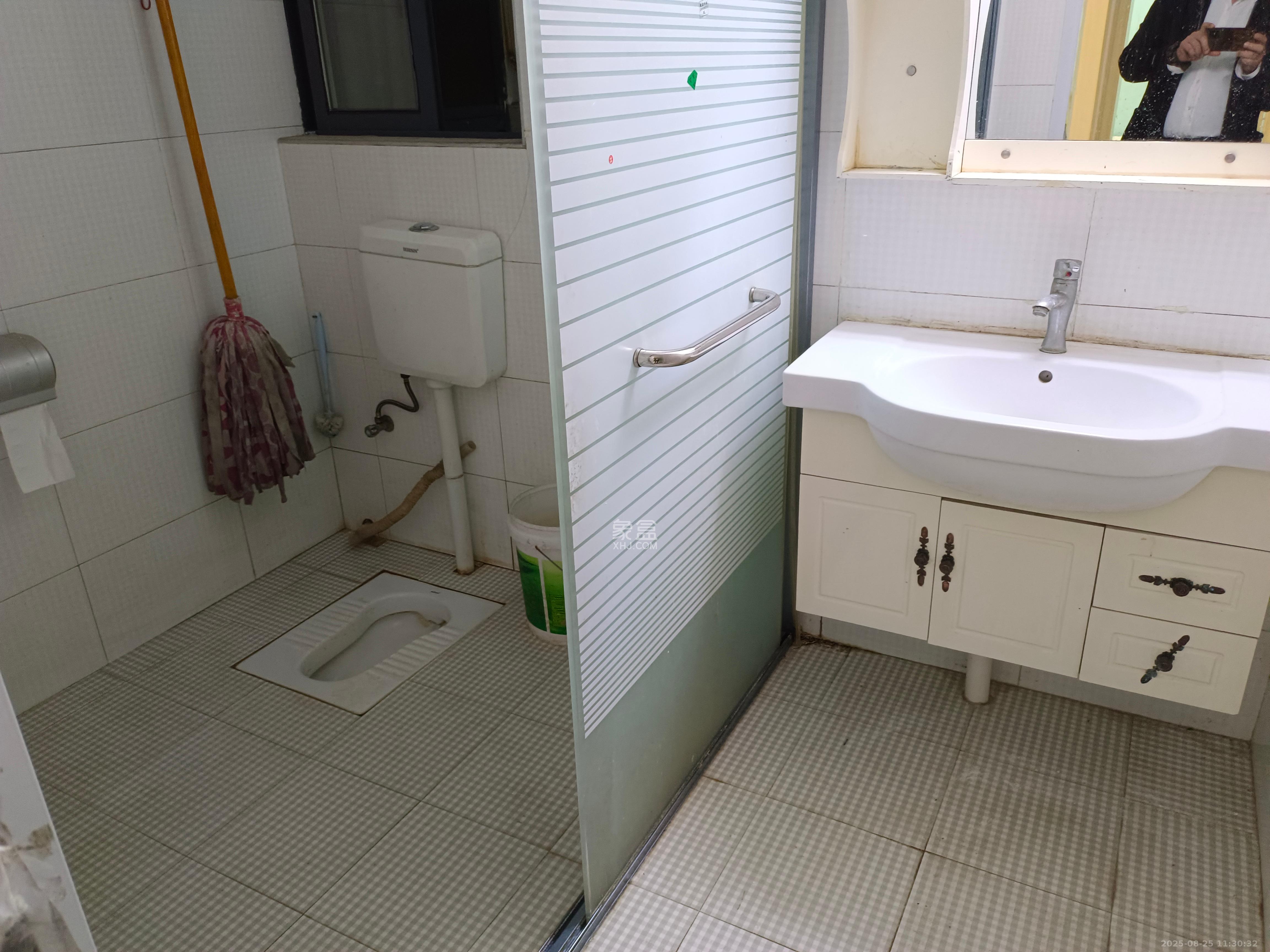 勤诚达新界  2室2厅1卫   1750.00元/月室内图